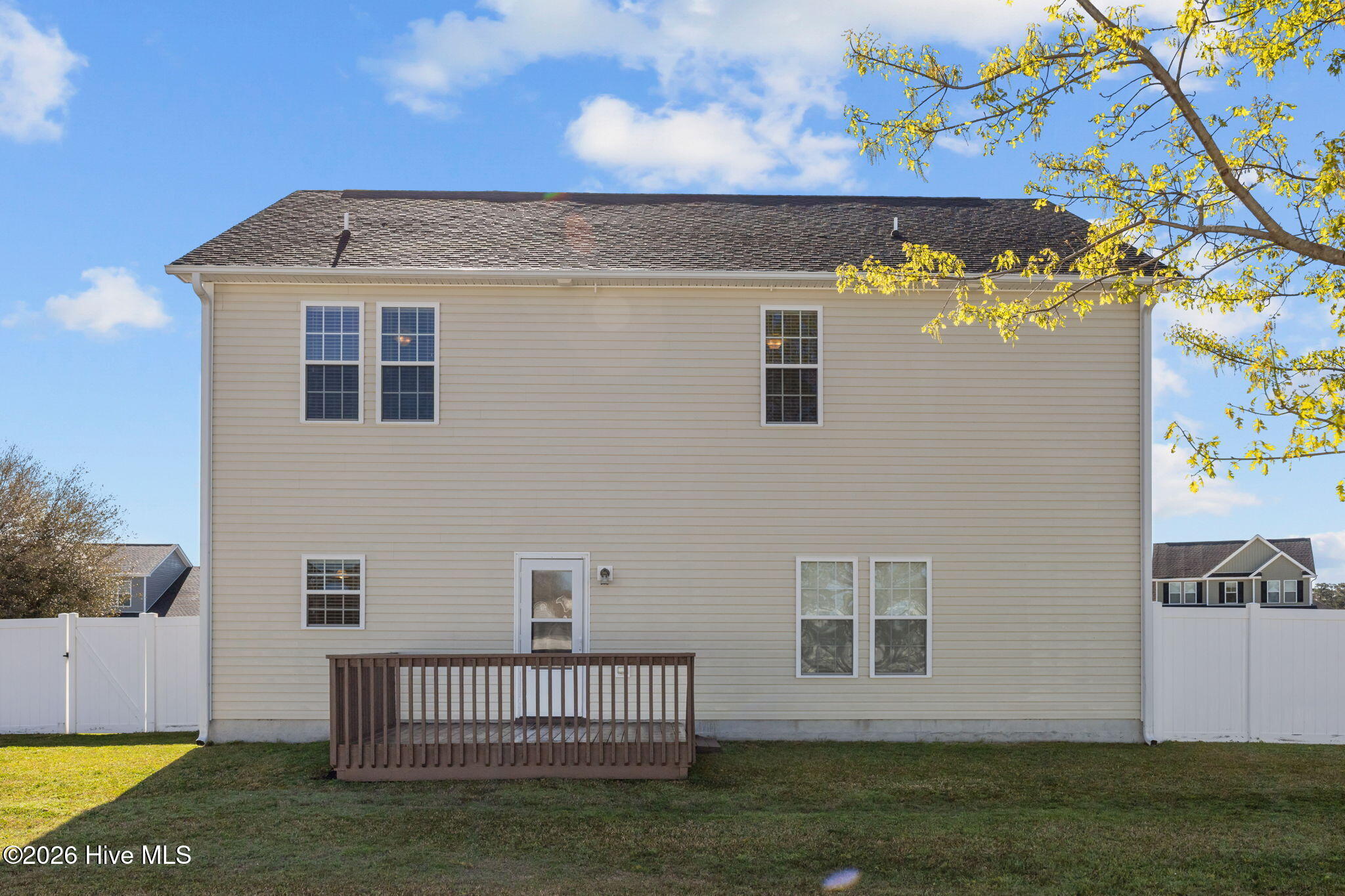 100560310 | Photo 37