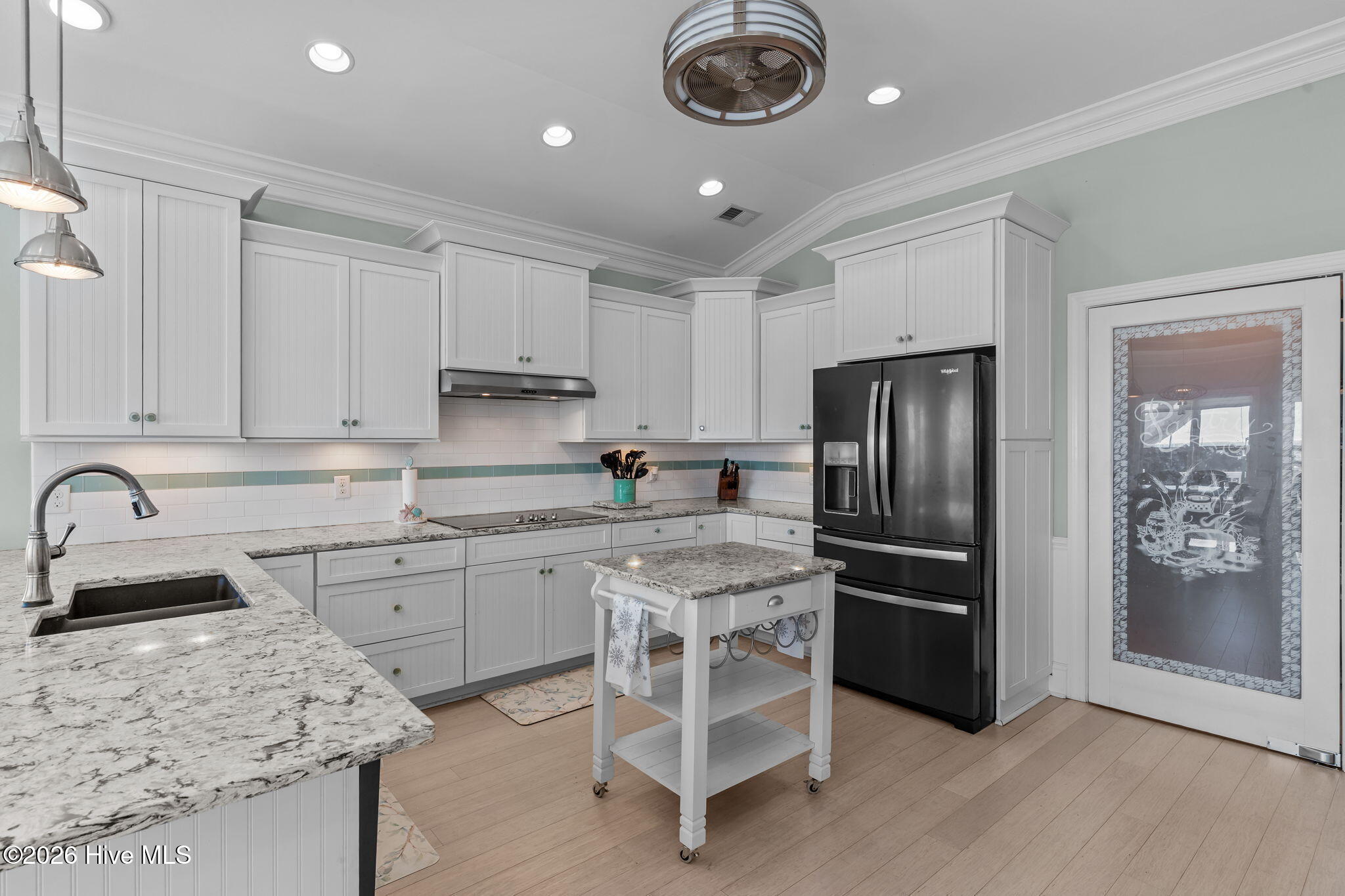 100549161 | Photo 16