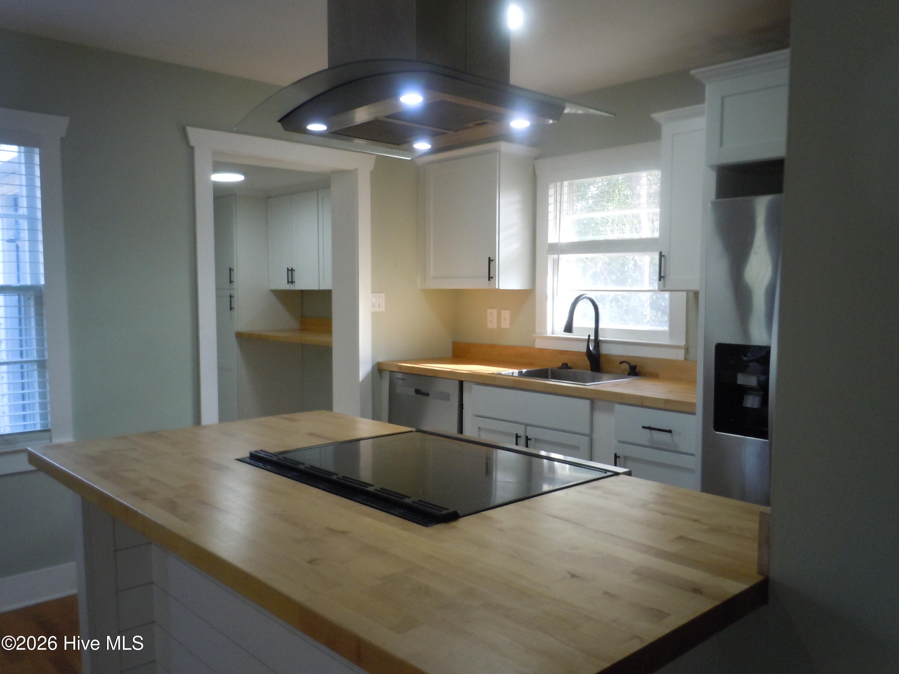 100553608 | Photo 11