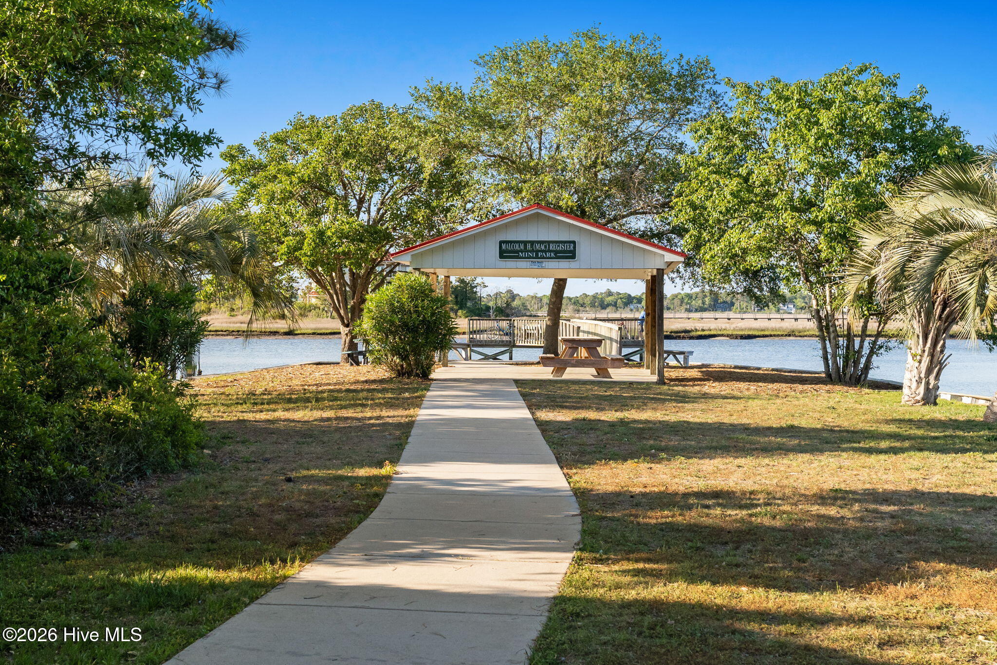 100568593 | Photo 36