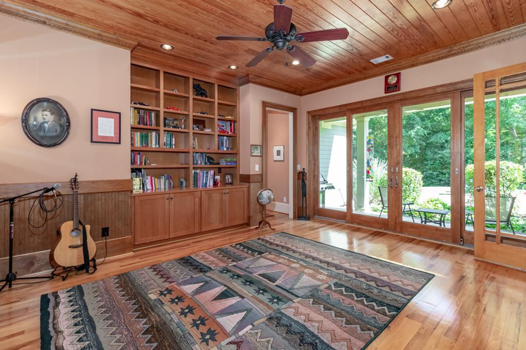 Library/Study - Built-in Bookcase