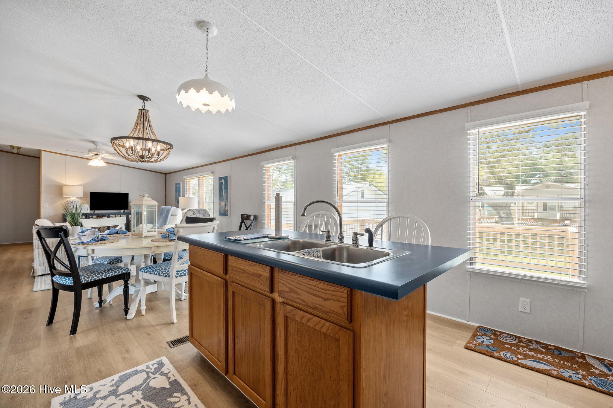 100566757 | Photo 17