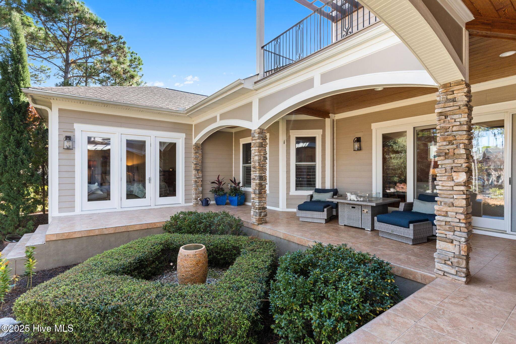 100540302 | Photo 15