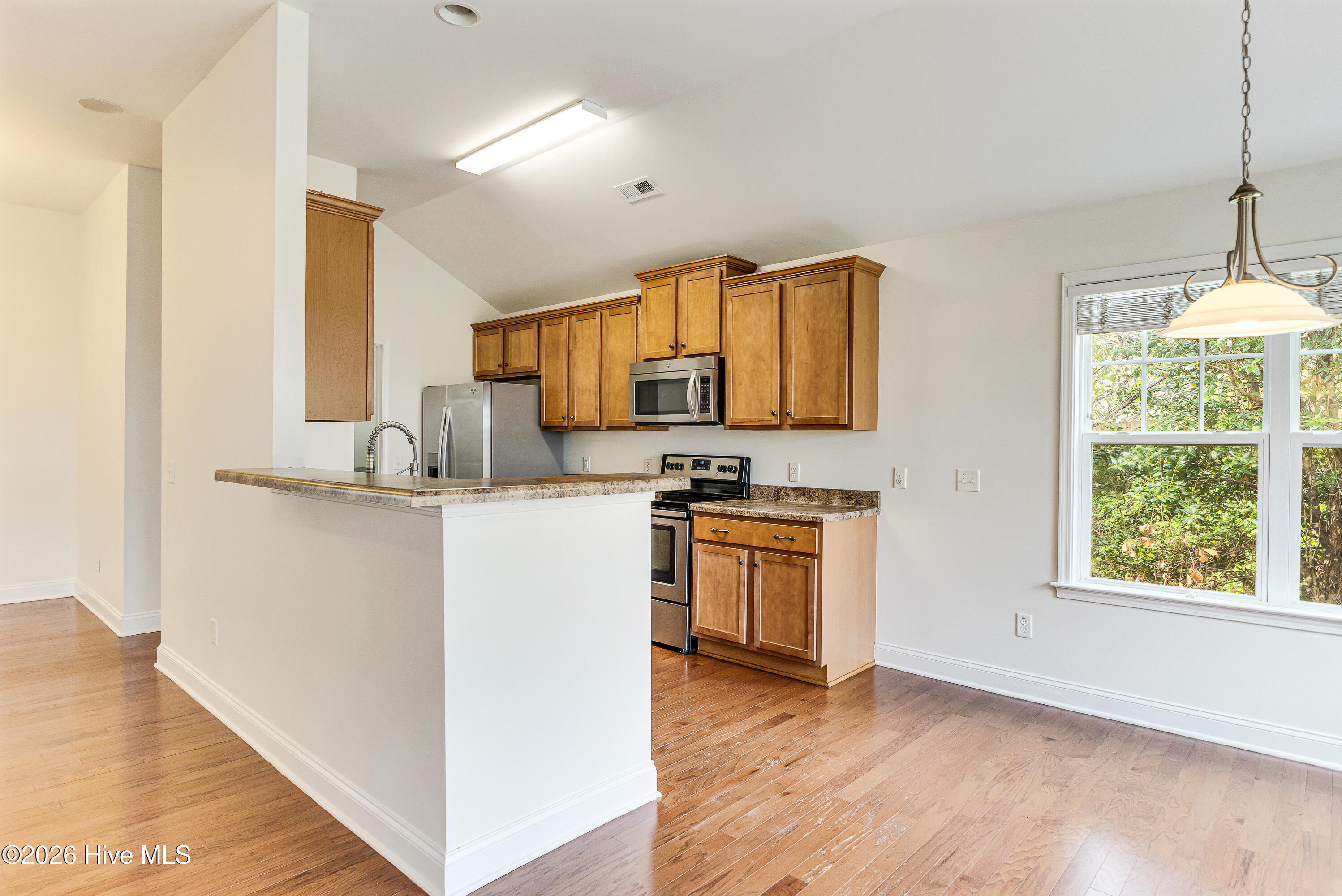 100562129 | Photo 14