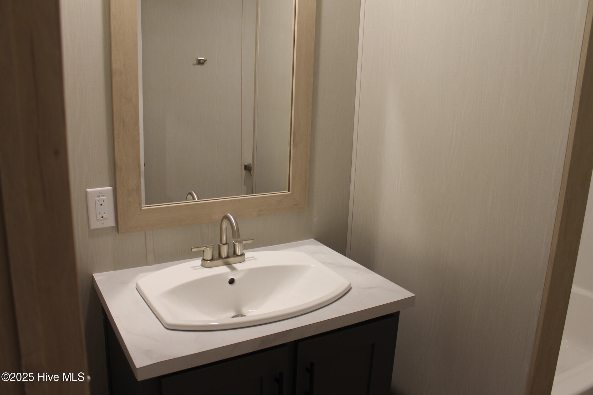 100528403 | Photo 50