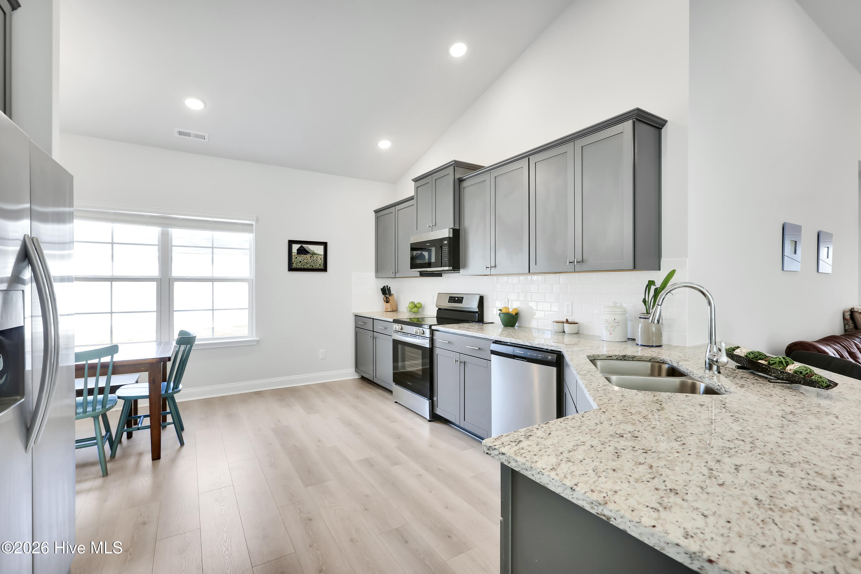 100552855 | Photo 11