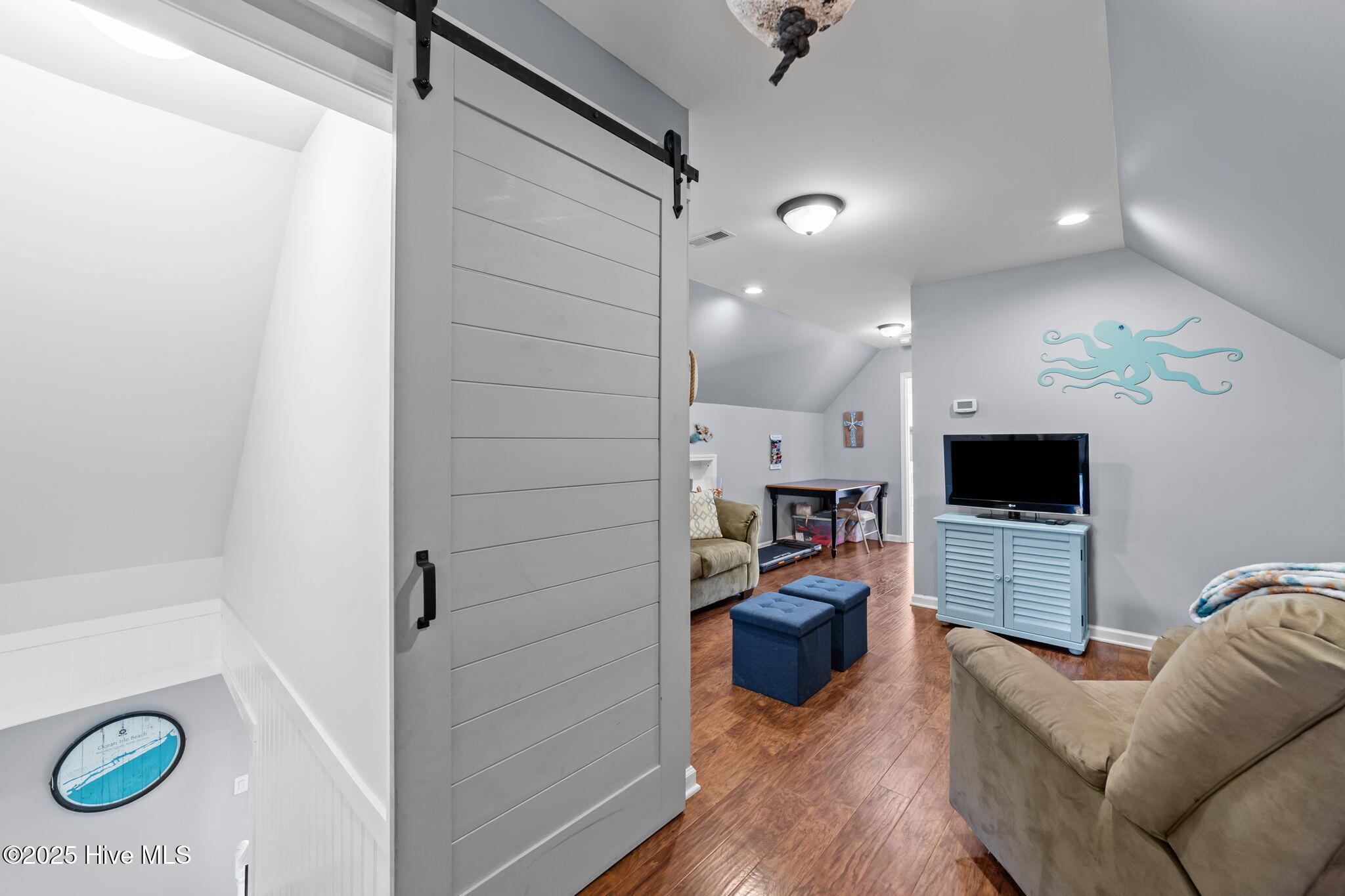 100533050 | Photo 21