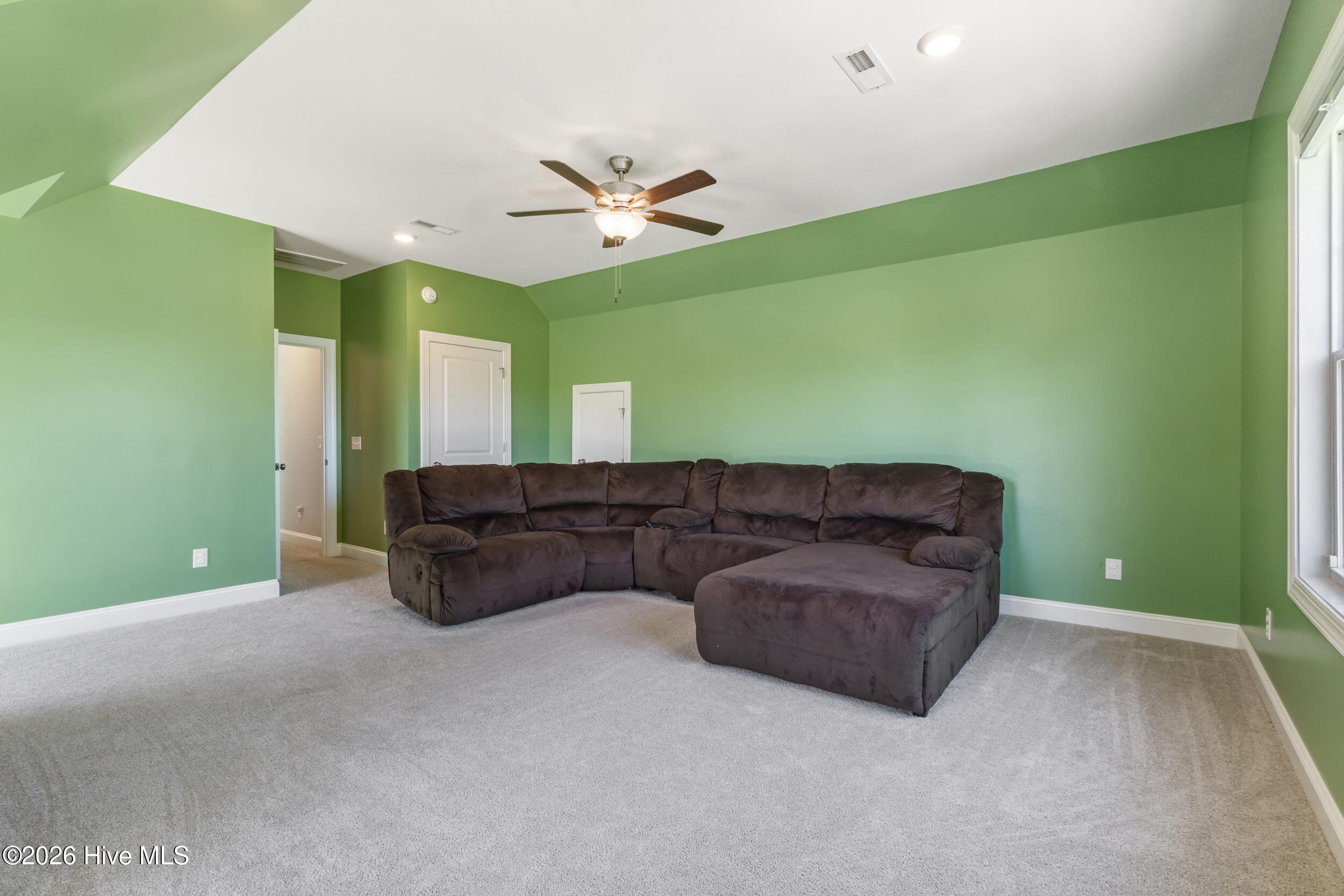 100569391 | Photo 39