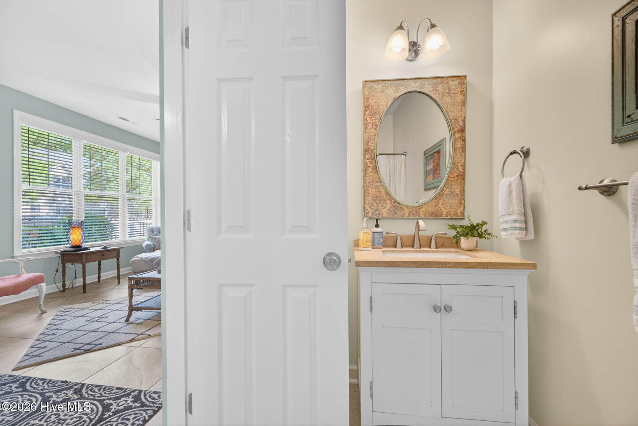 100570358 | Photo 12