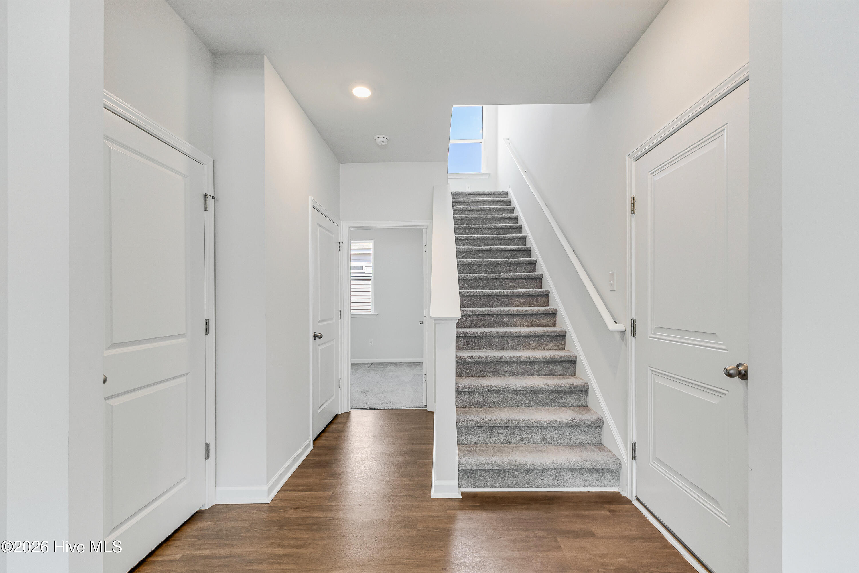 100521011 | Photo 32