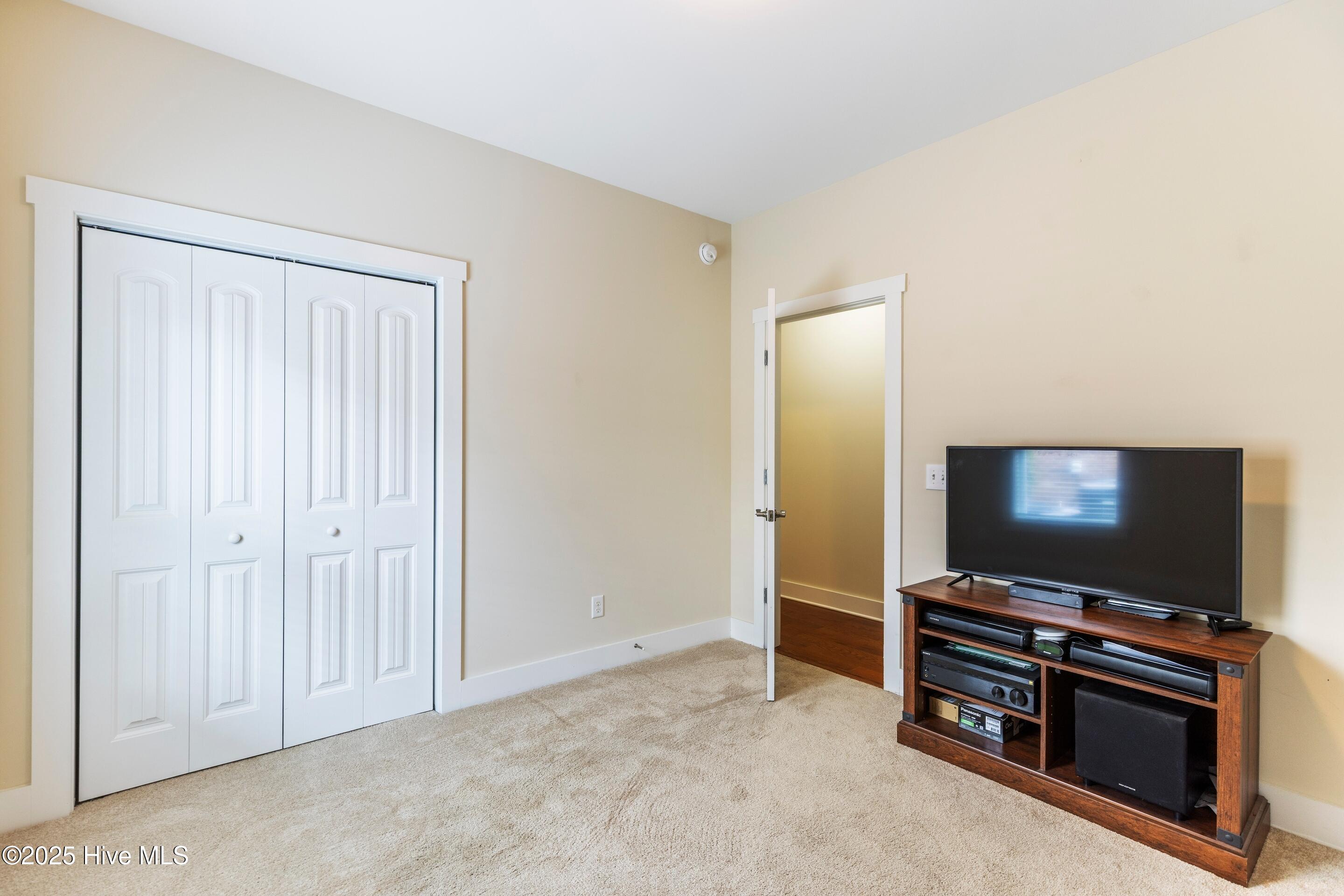 100542778 | Photo 34