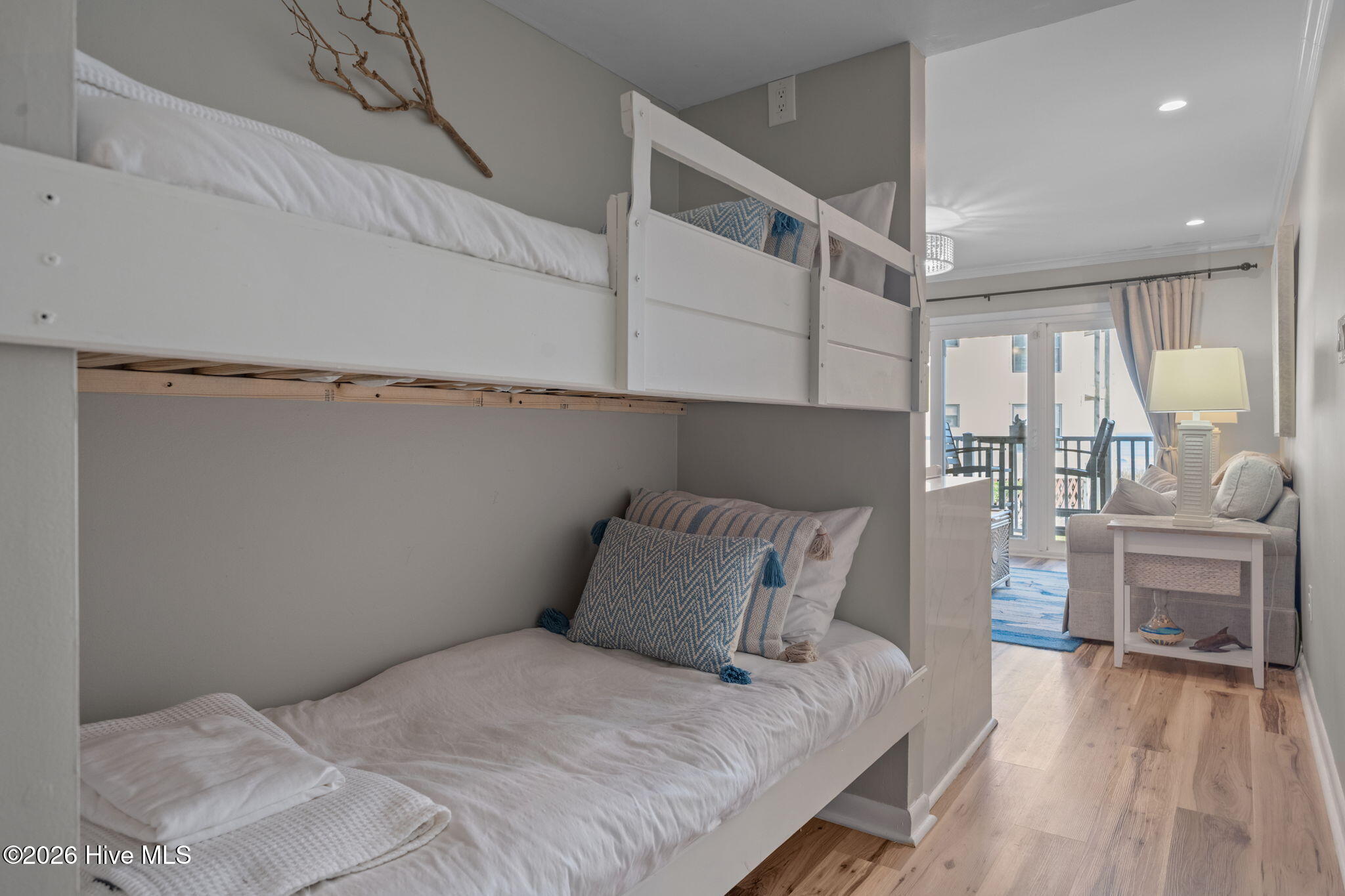 100551202 | Photo 27