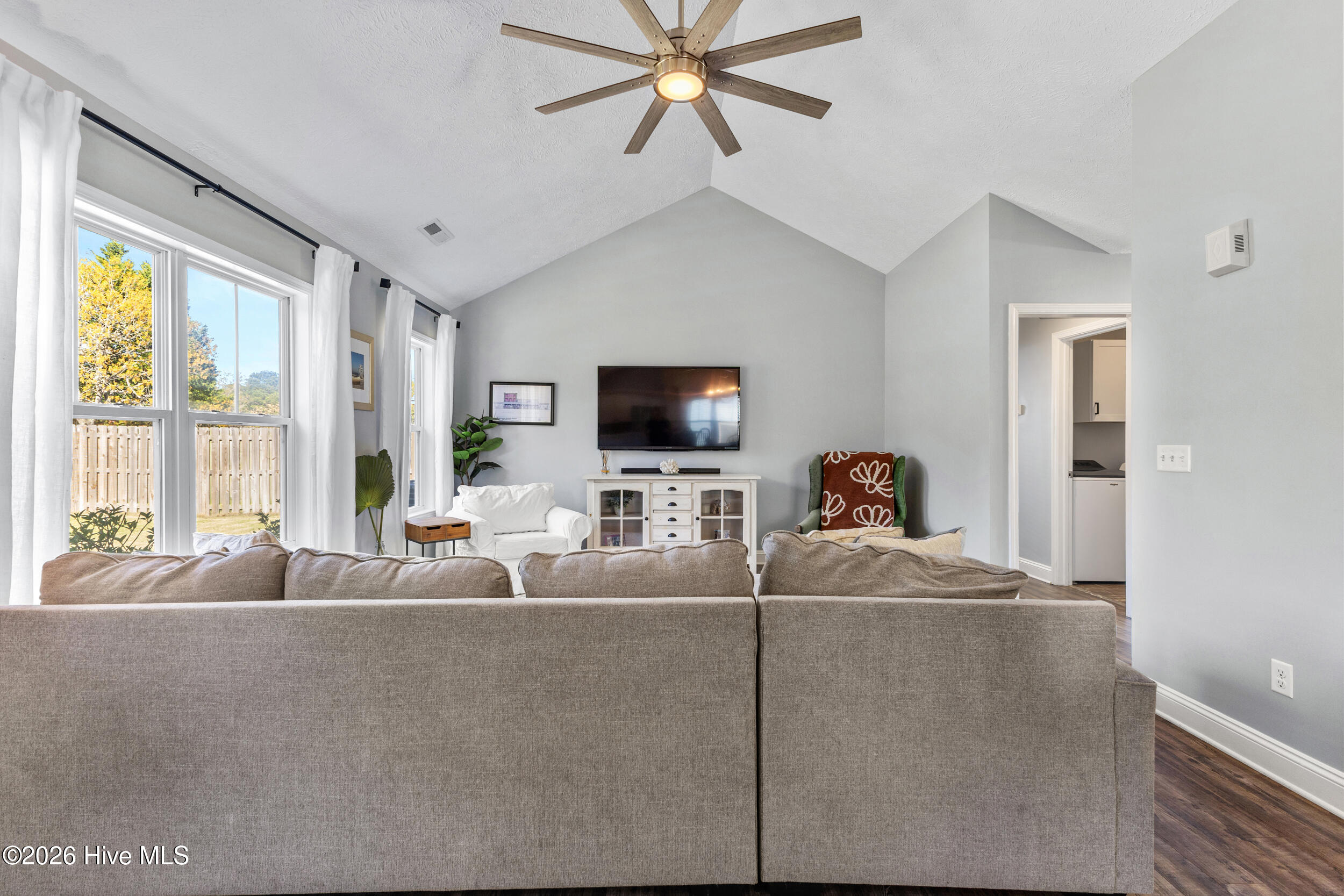 100564970 | Photo 13