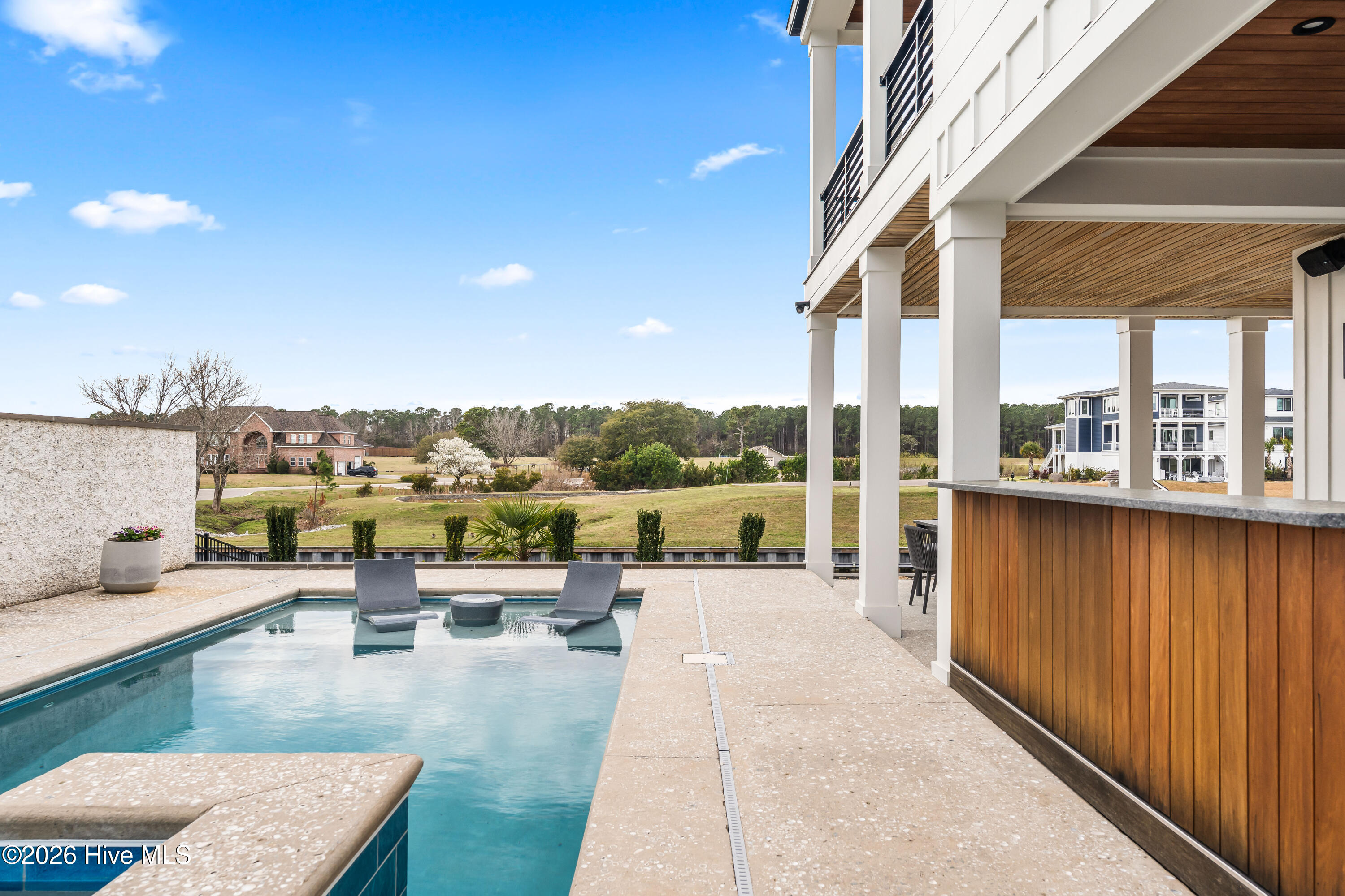 100567165 | Photo 86