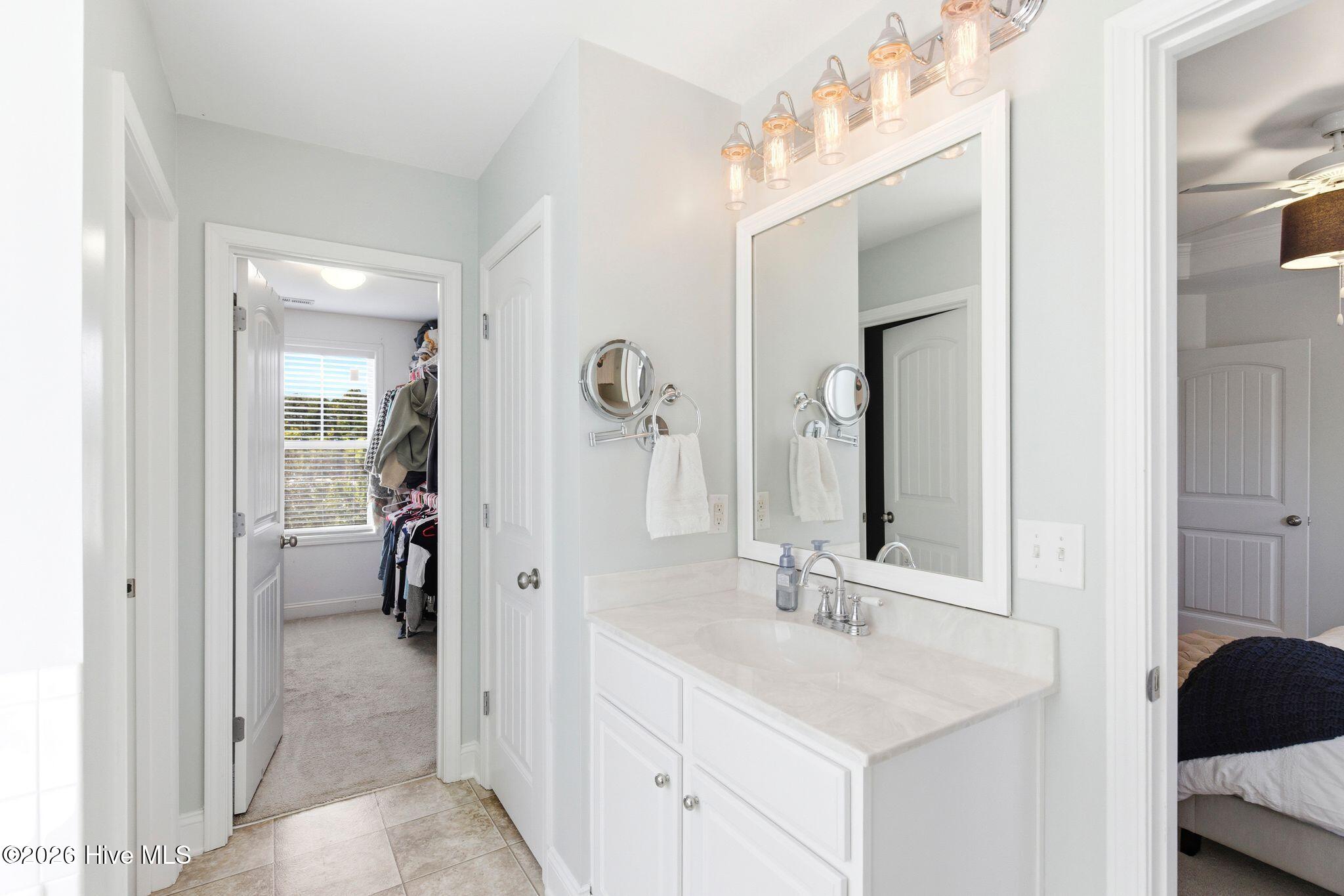 100566118 | Photo 42