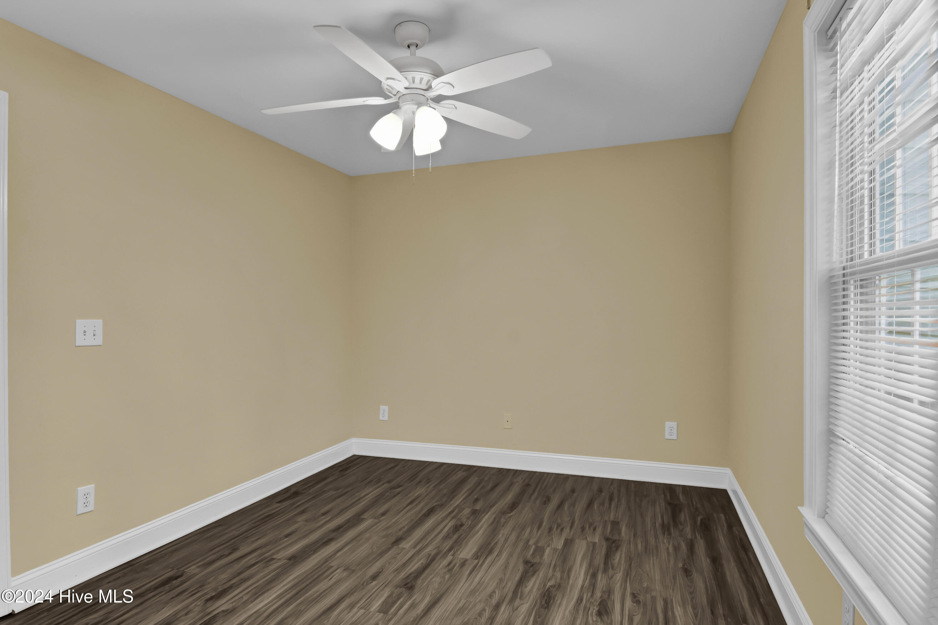 100558225 | Photo 22