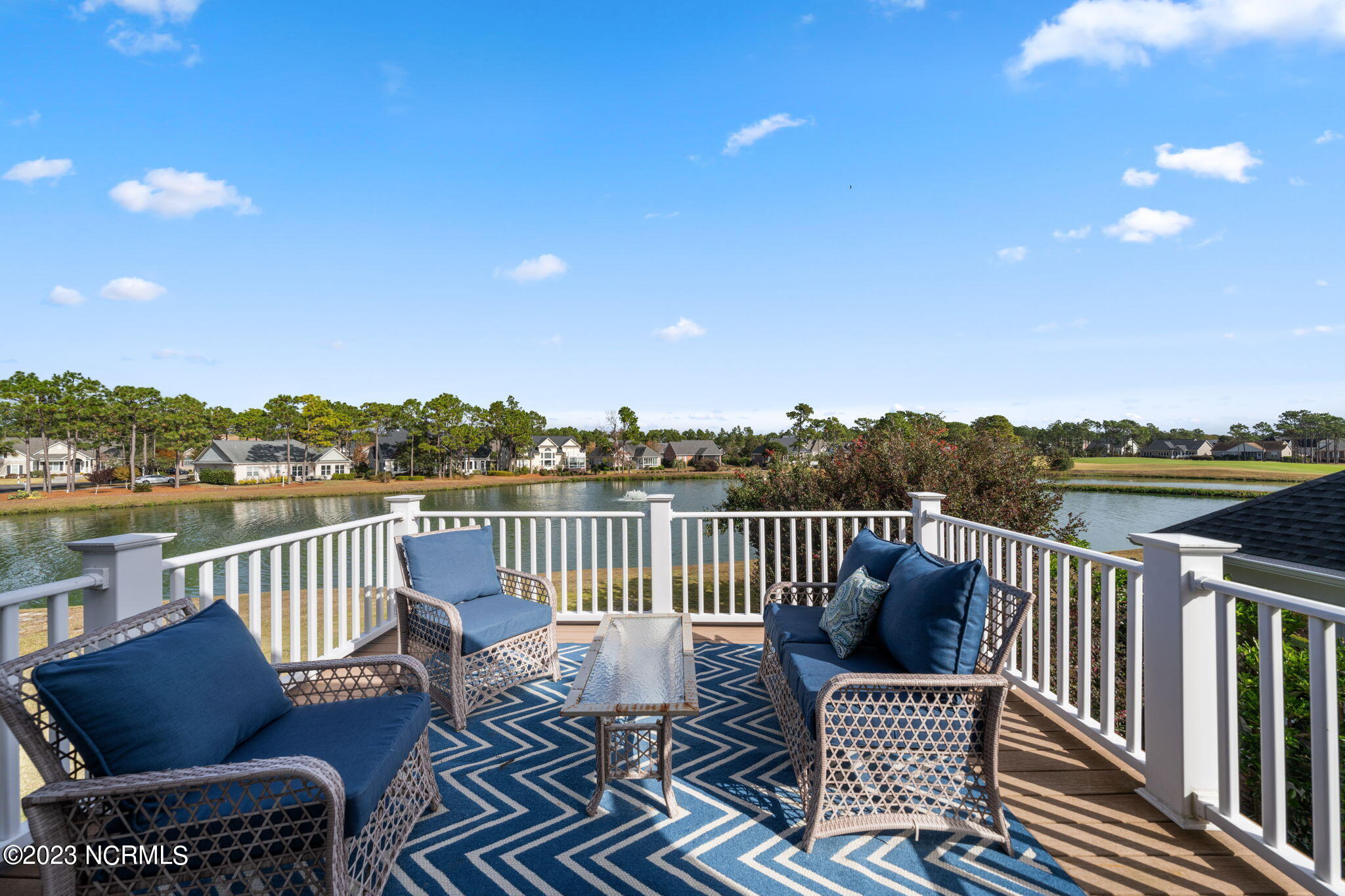 100568274 | Photo 35