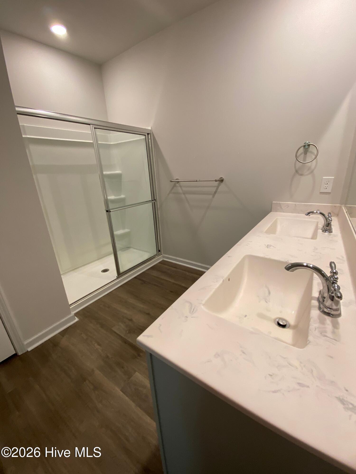 100553677 | Photo 19