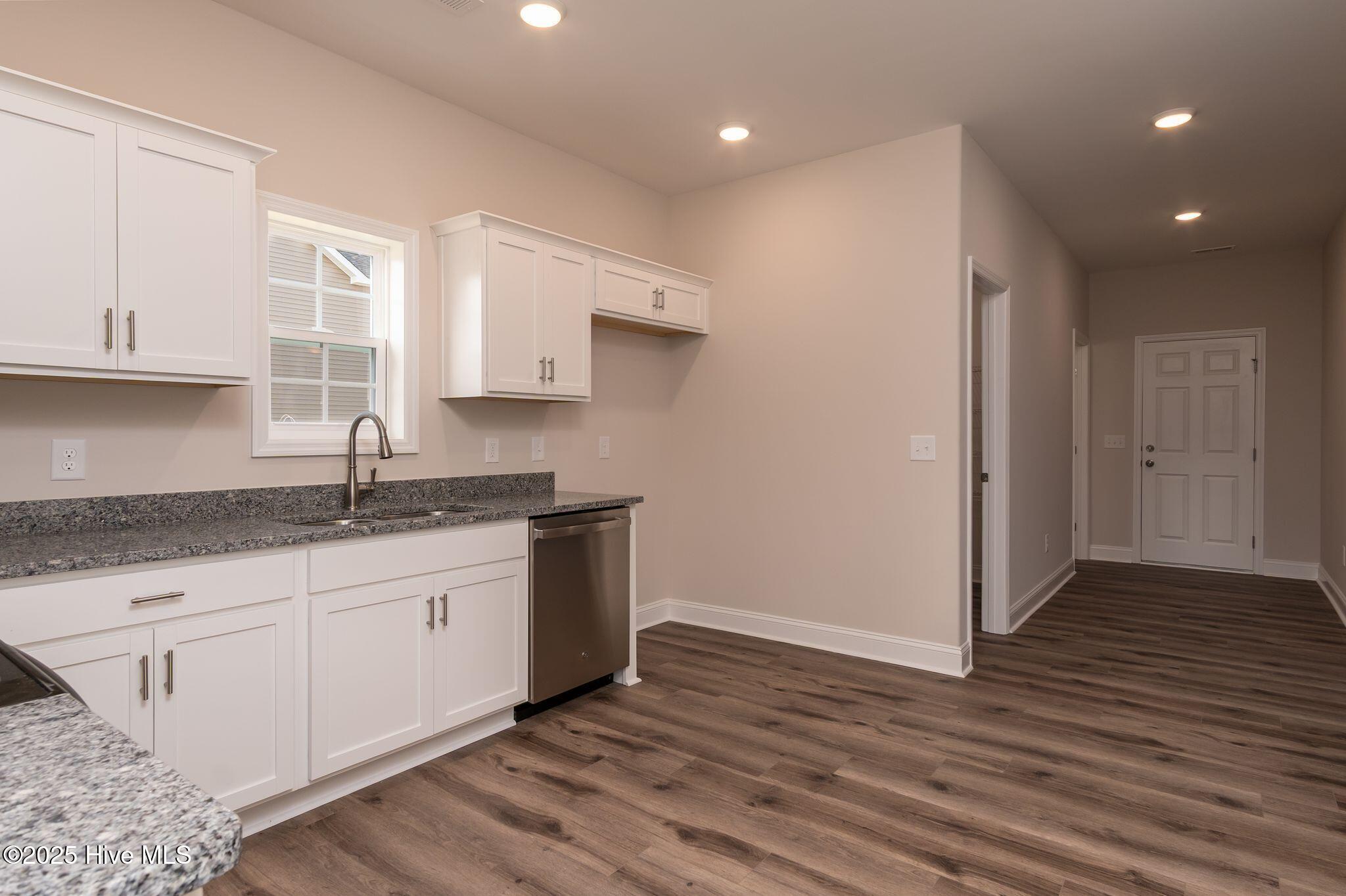 100531005 | Photo 17