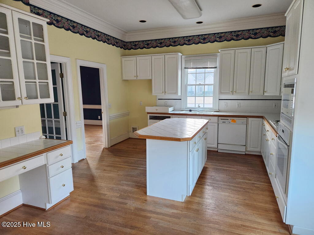 14 KITCHEN