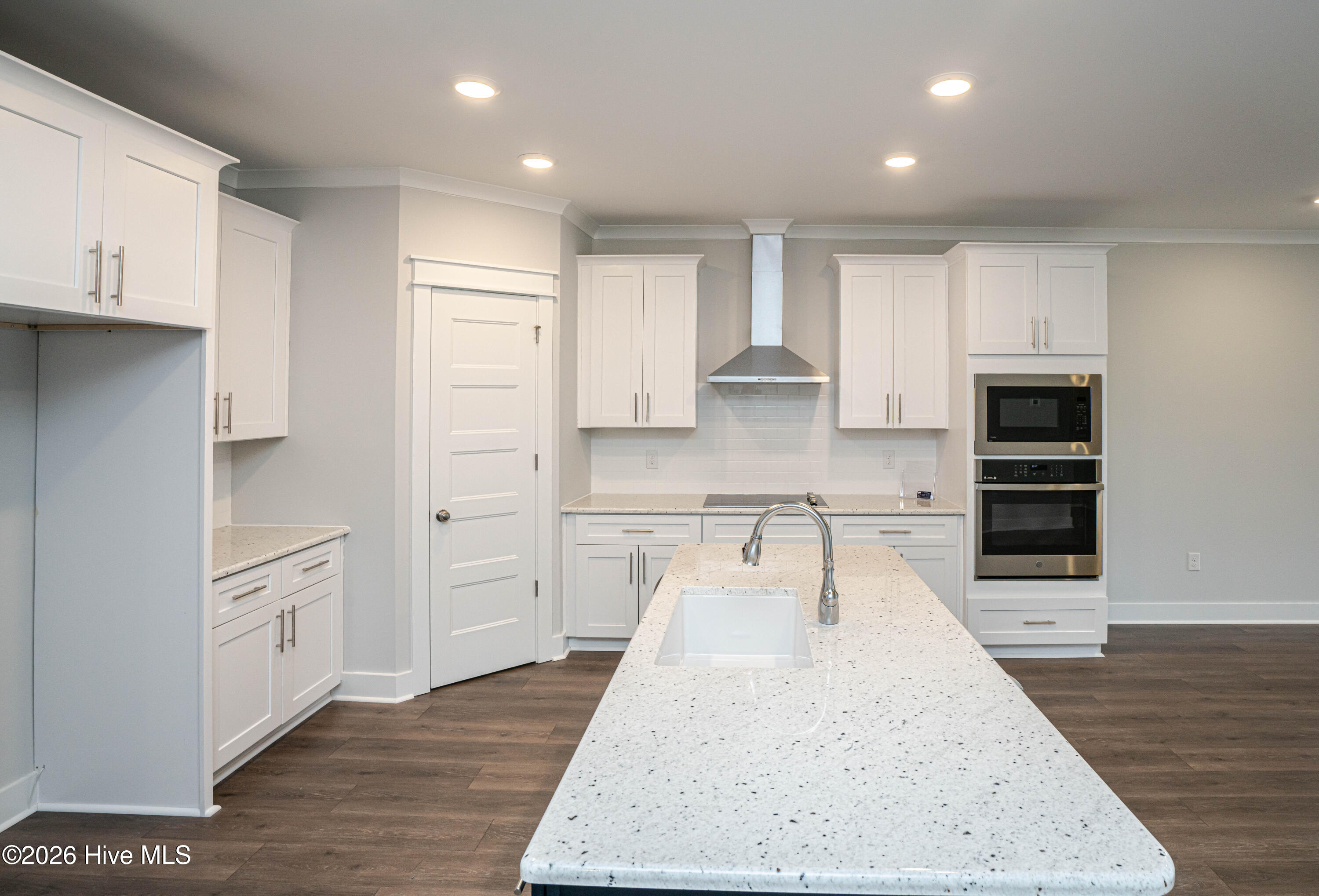 100553320 | Photo 10