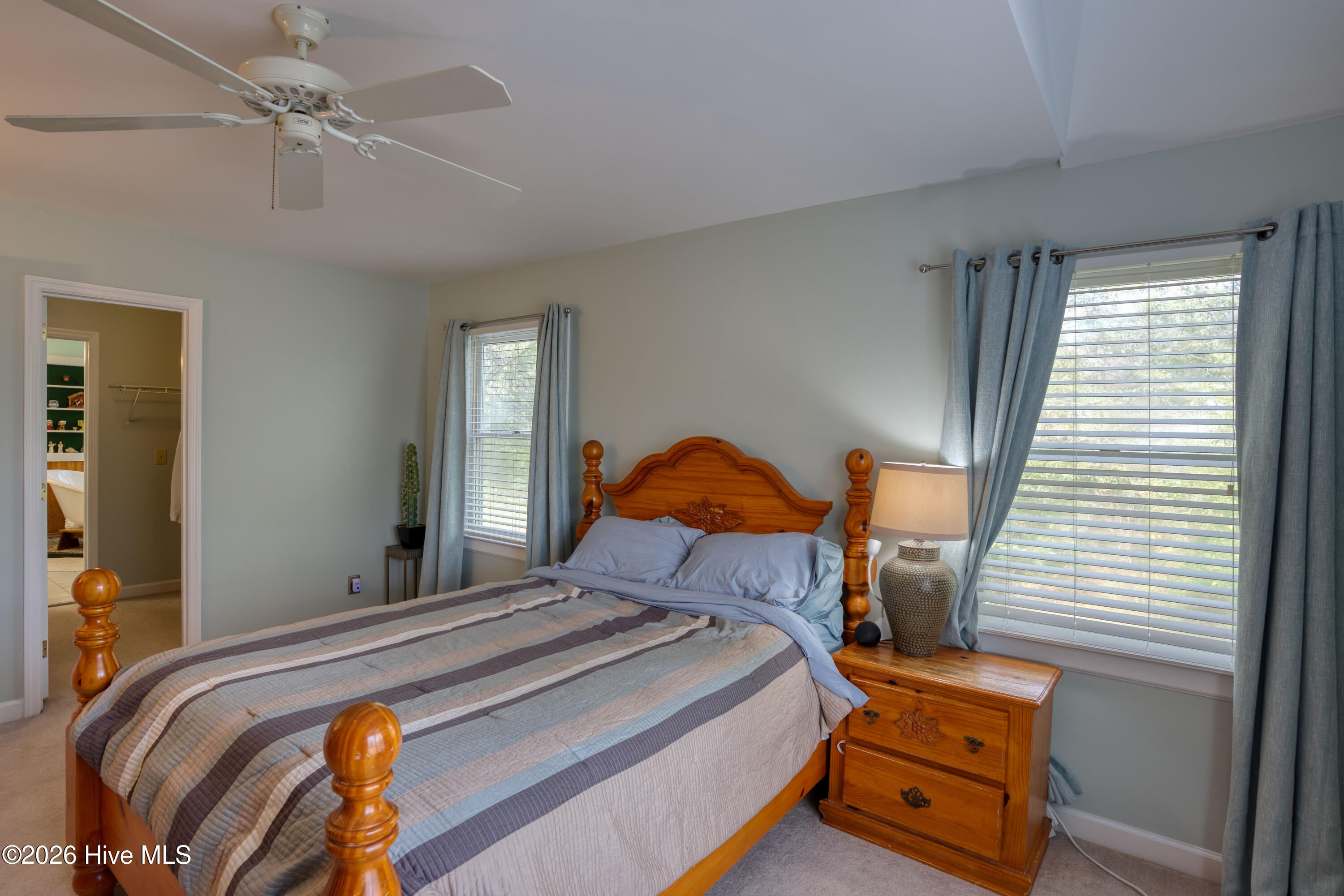 100562340 | Photo 12