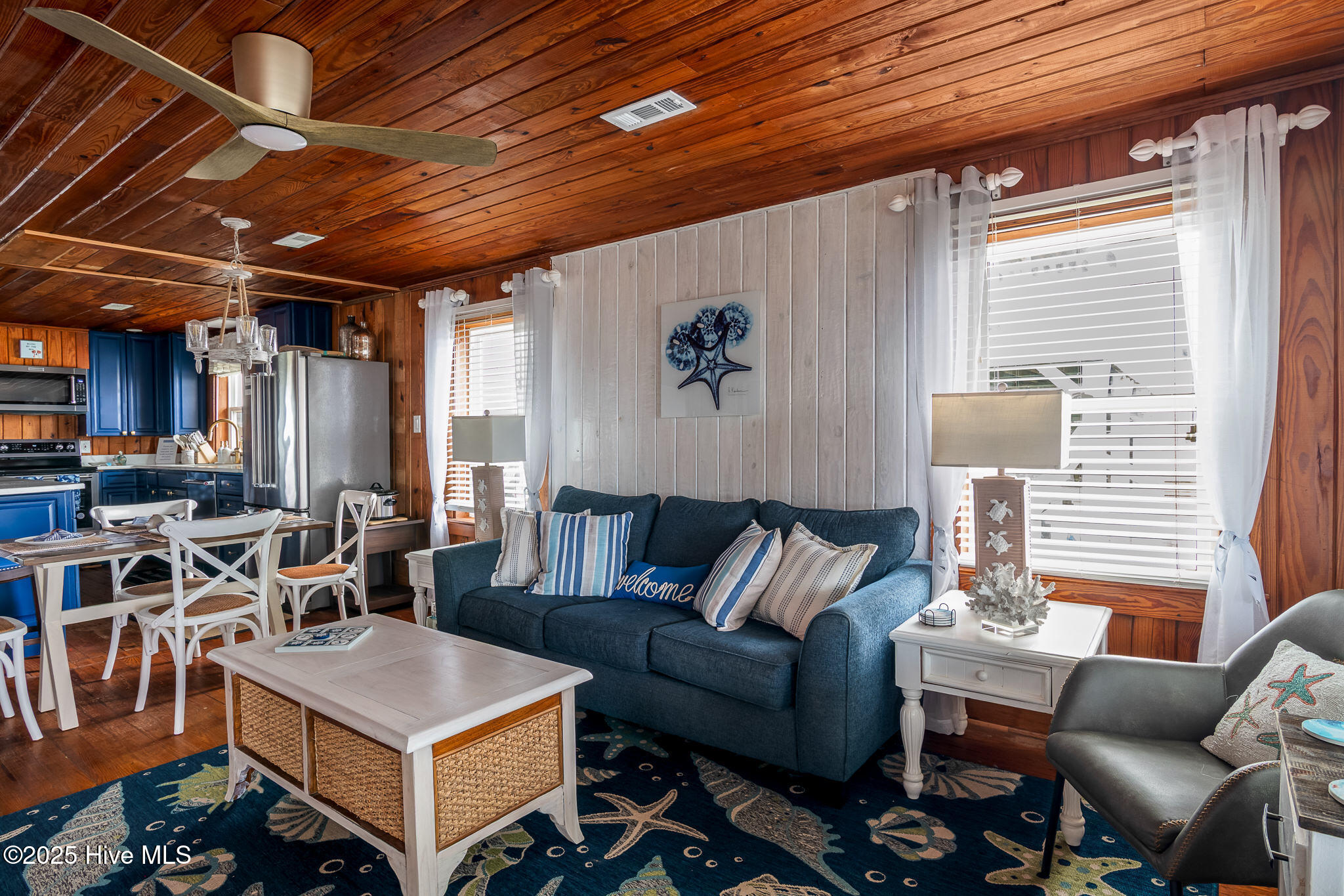 100521832 | Photo 11