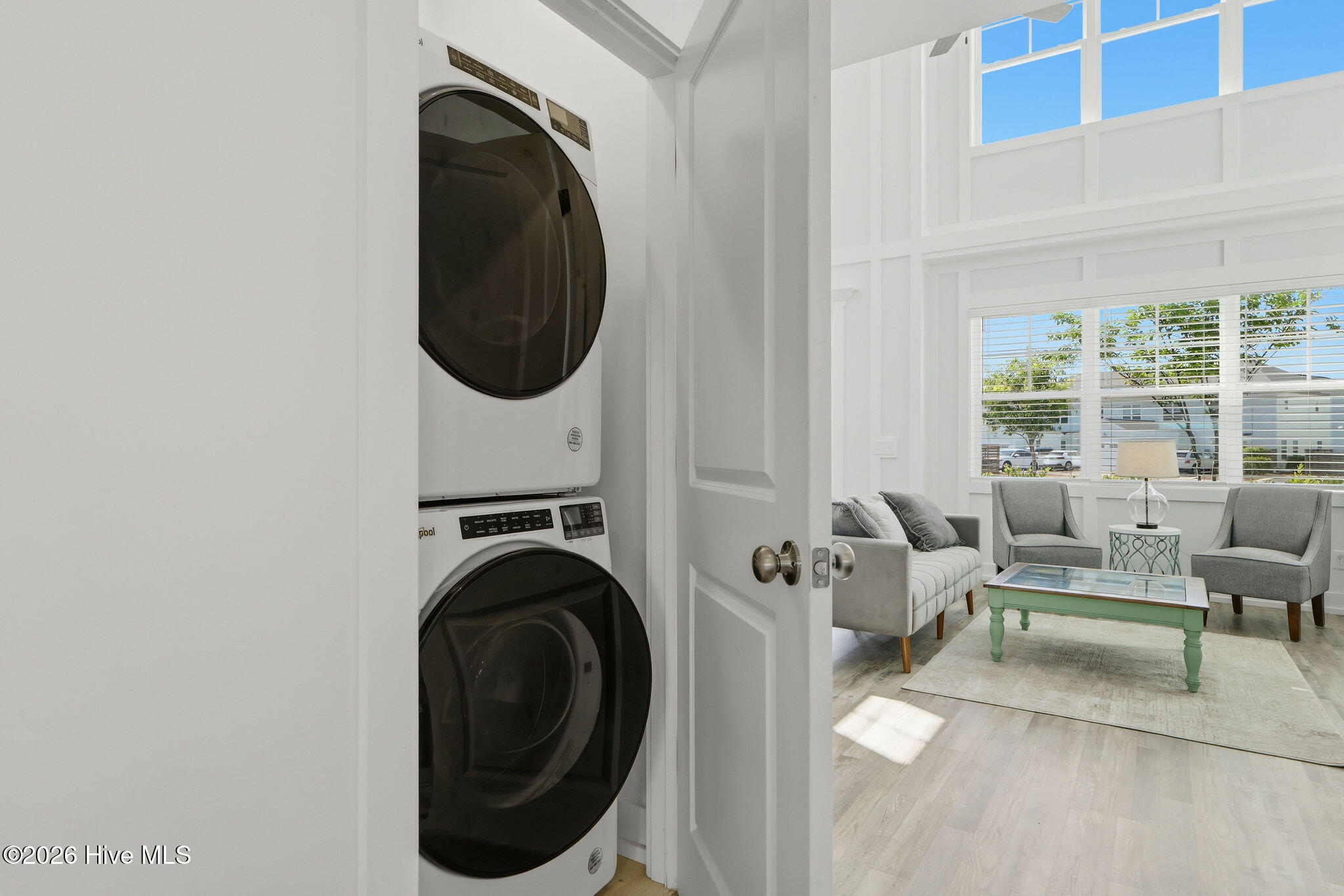 100569127 | Photo 21