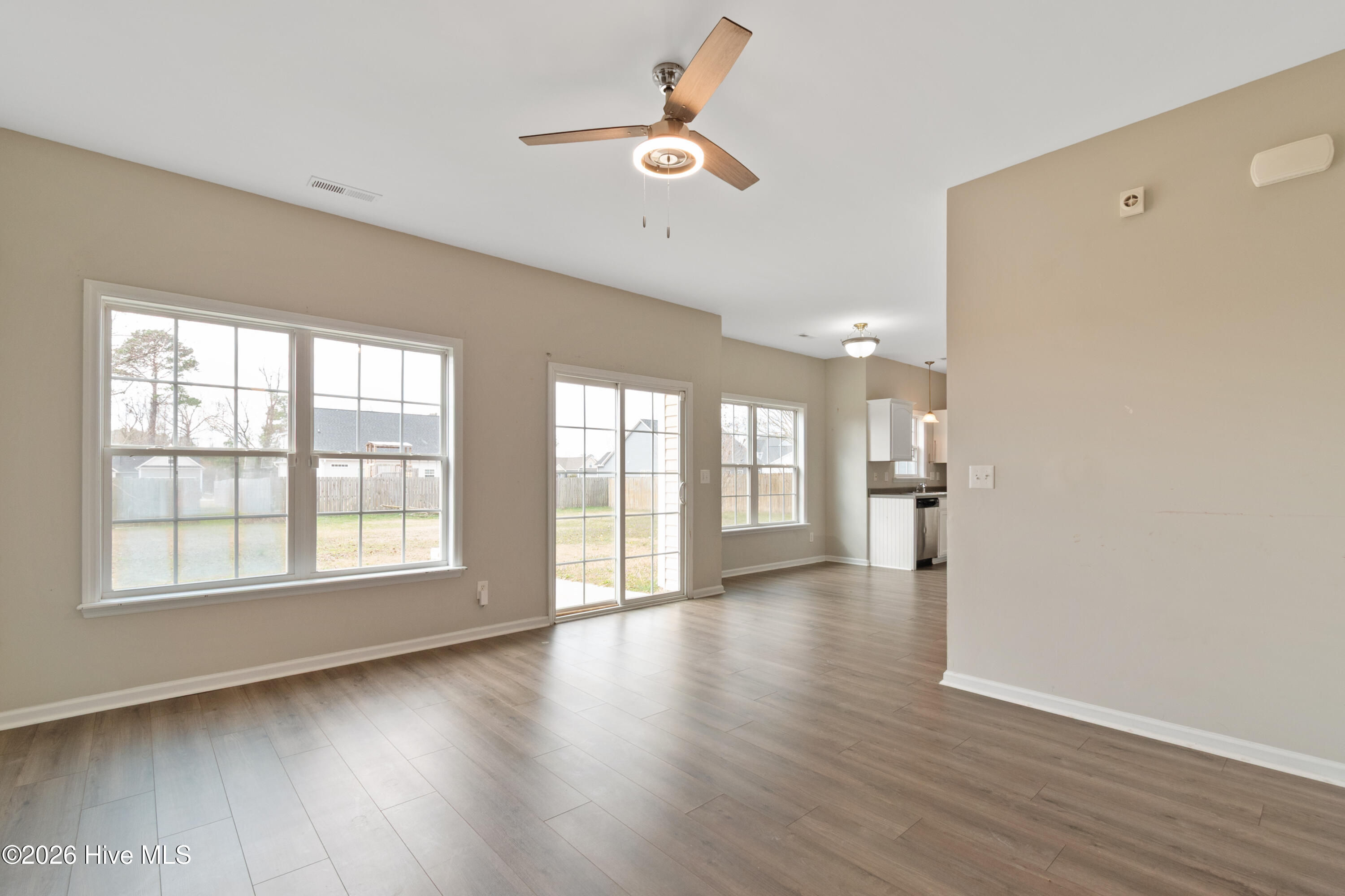 100551539 | Photo 11