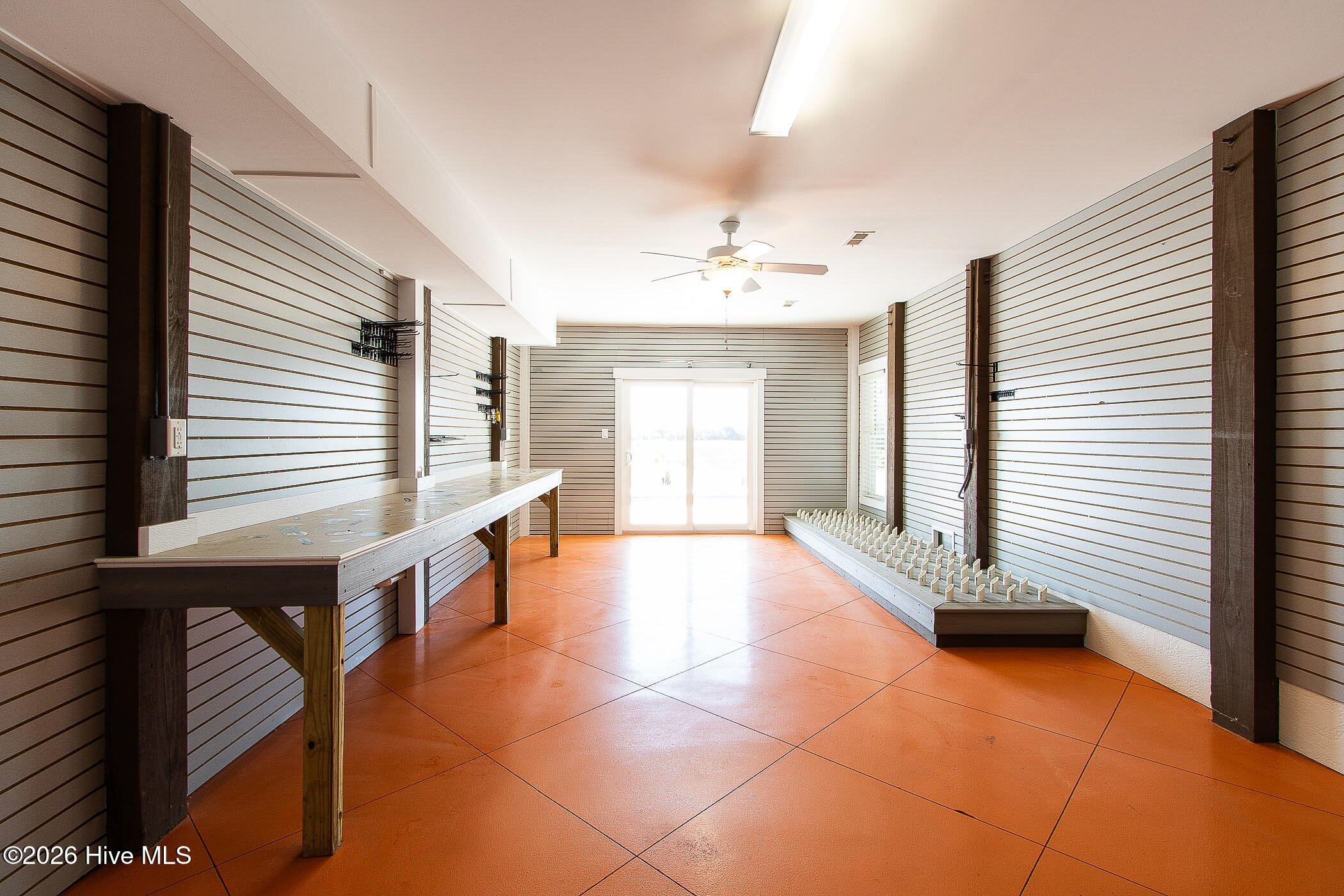 100568588 | Photo 81