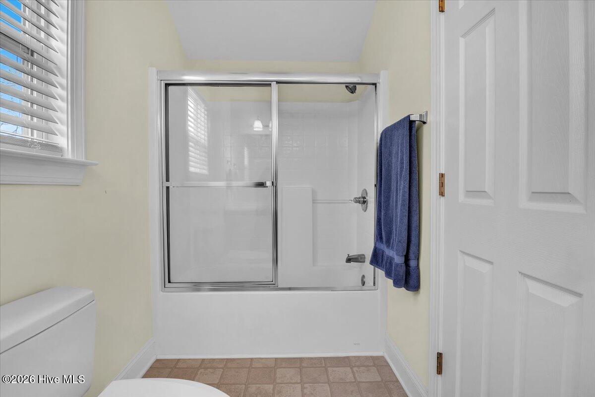 100550365 | Photo 42