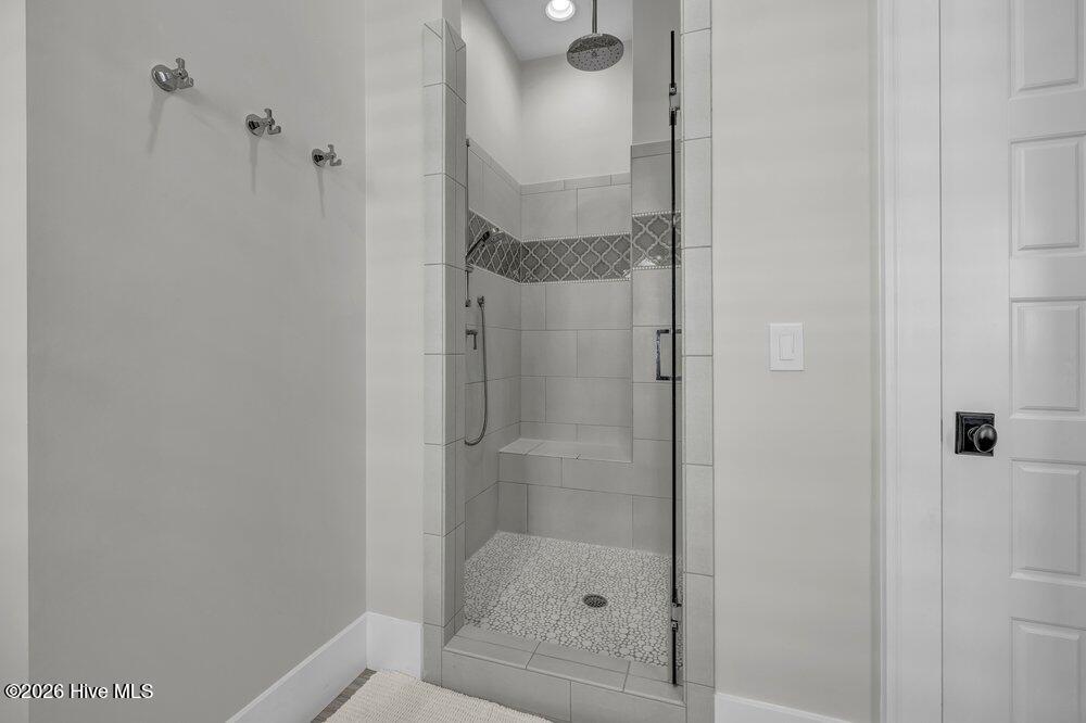 100561379 | Photo 21