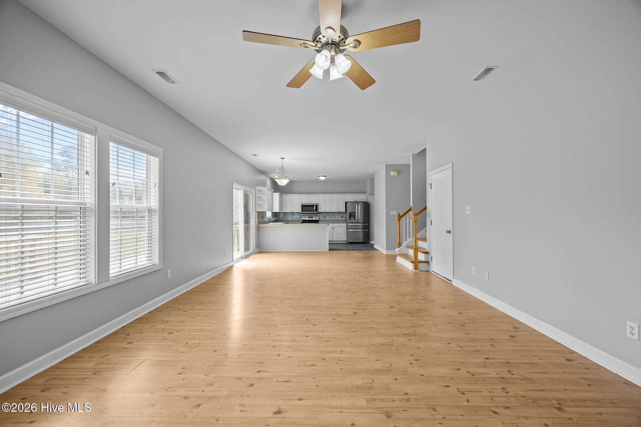 100565984 | Photo 12