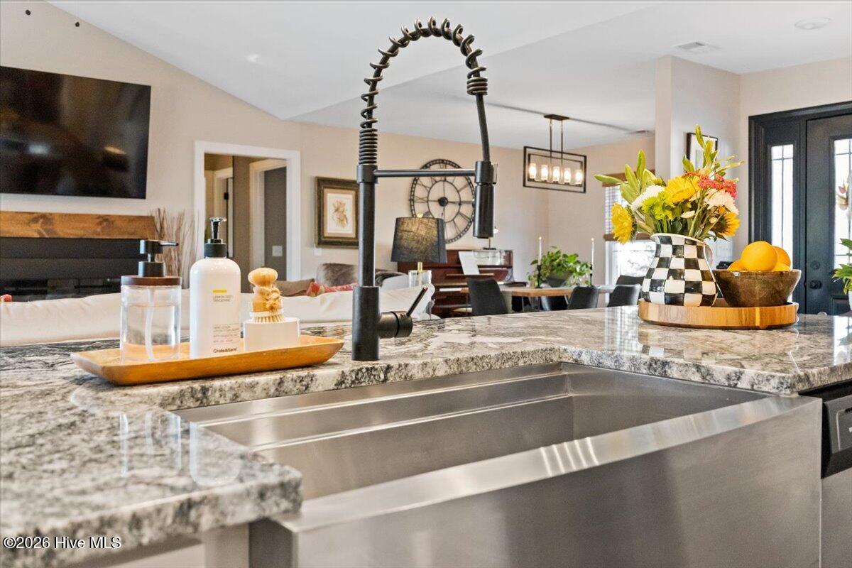 100548136 | Photo 47