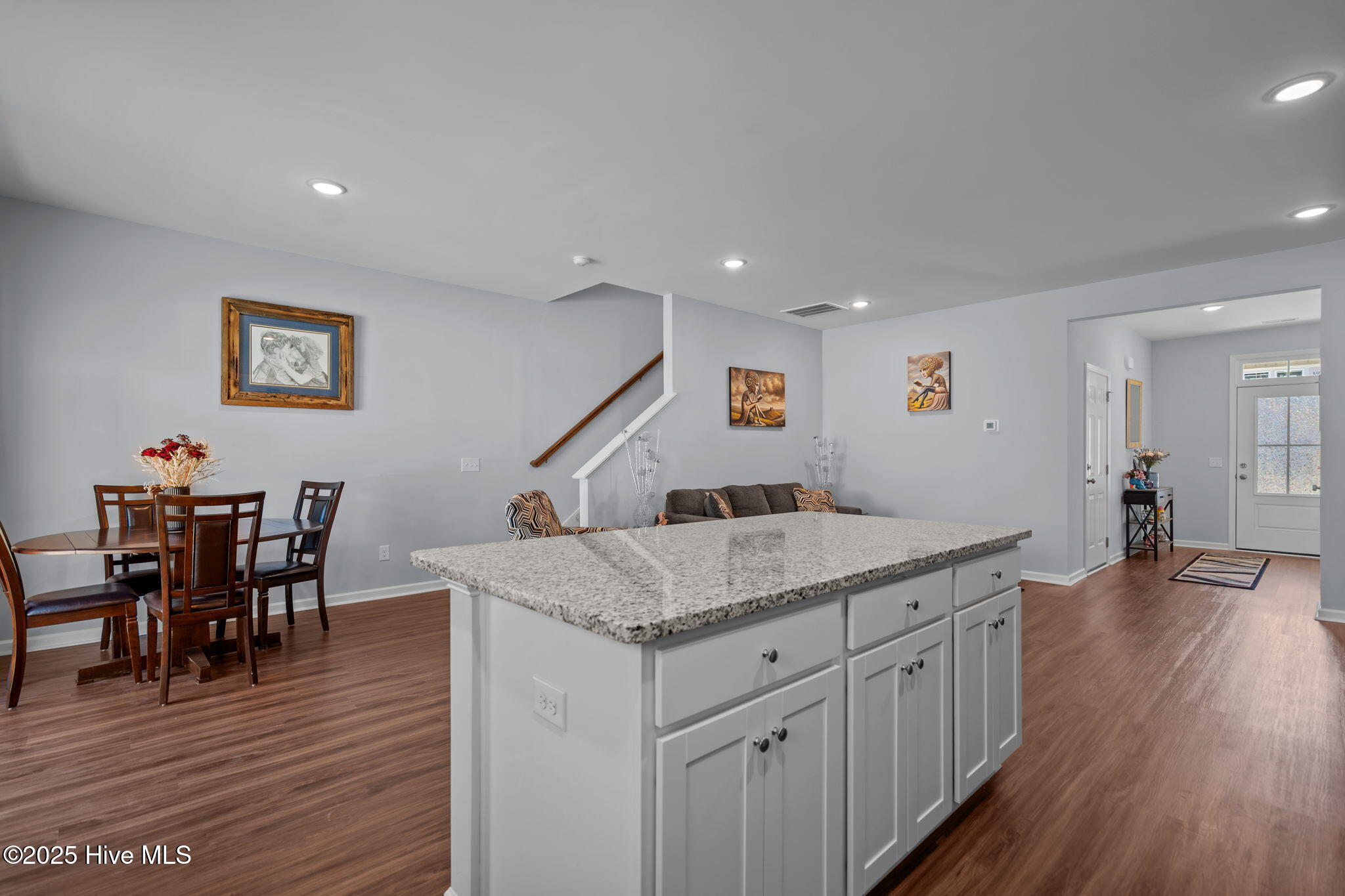 100527682 | Photo 16