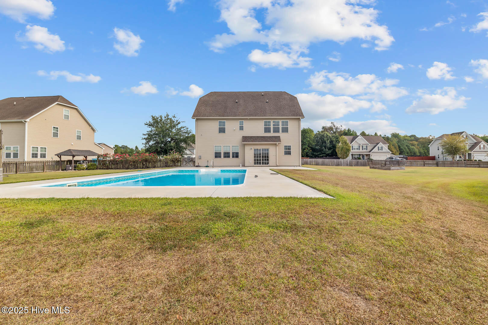 100532827 | Photo 71