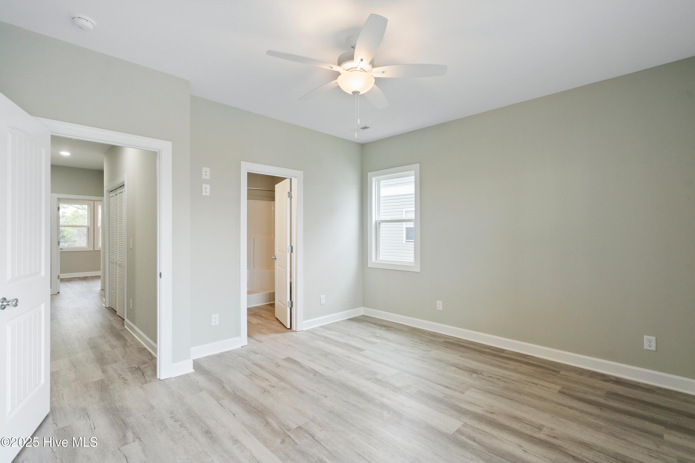 100525905 | Photo 15