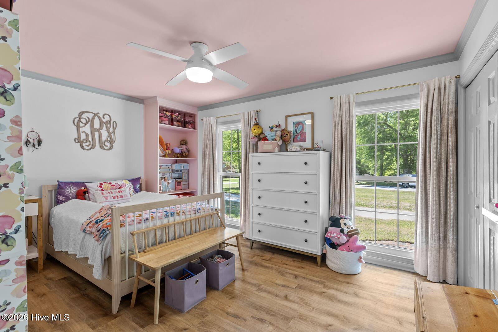 100569871 | Photo 33