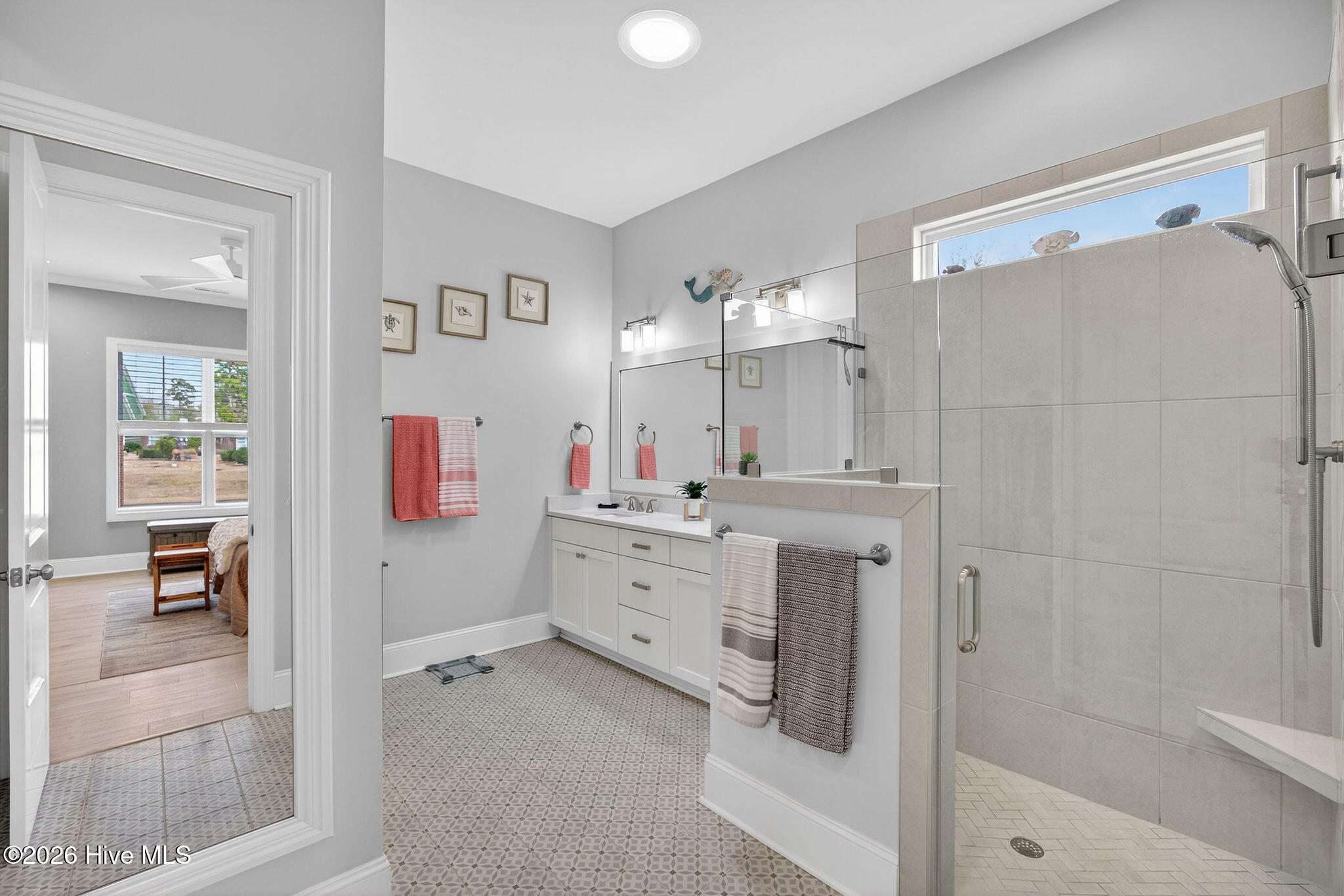 100557303 | Photo 33