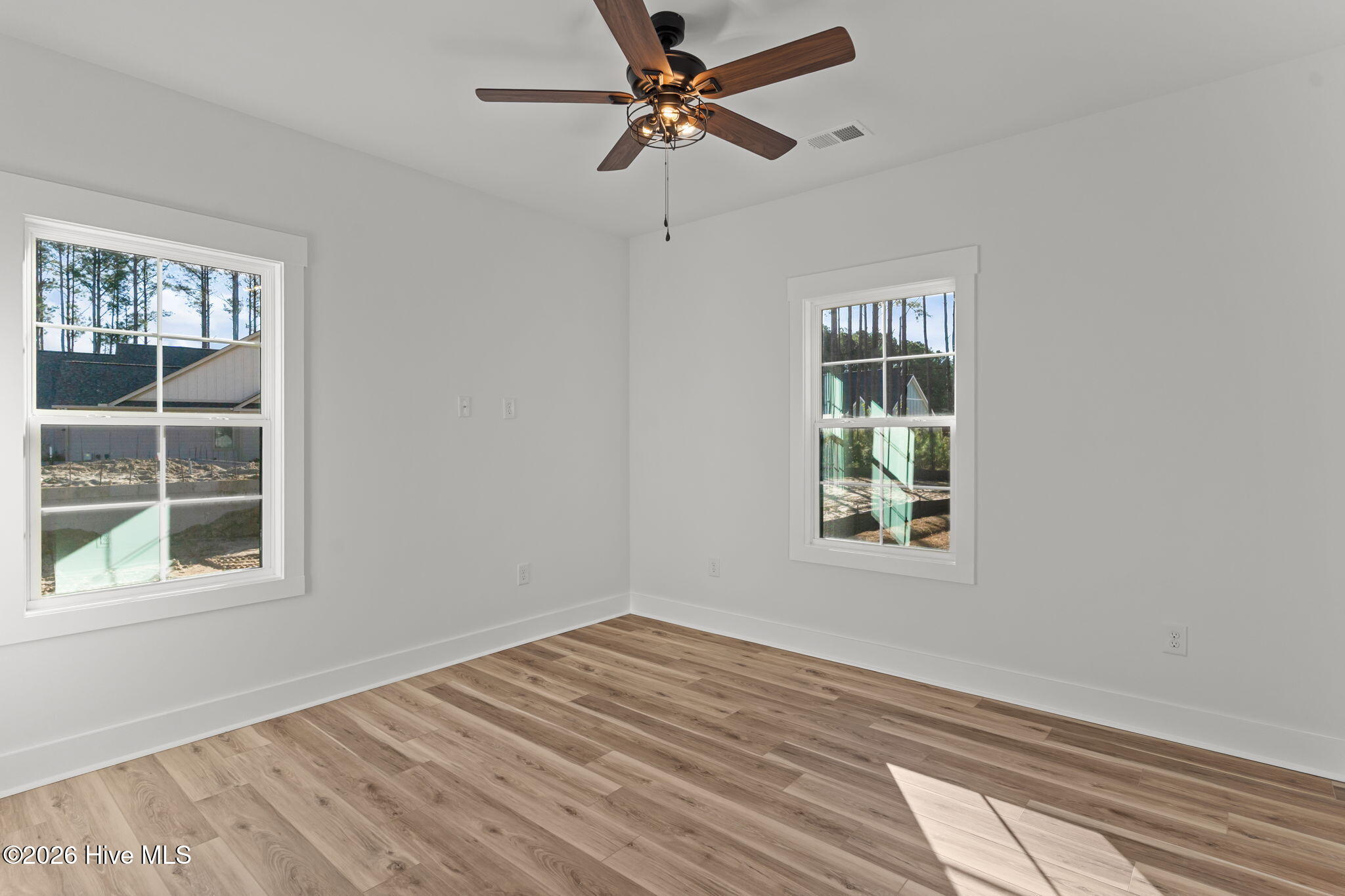 100549210 | Photo 23