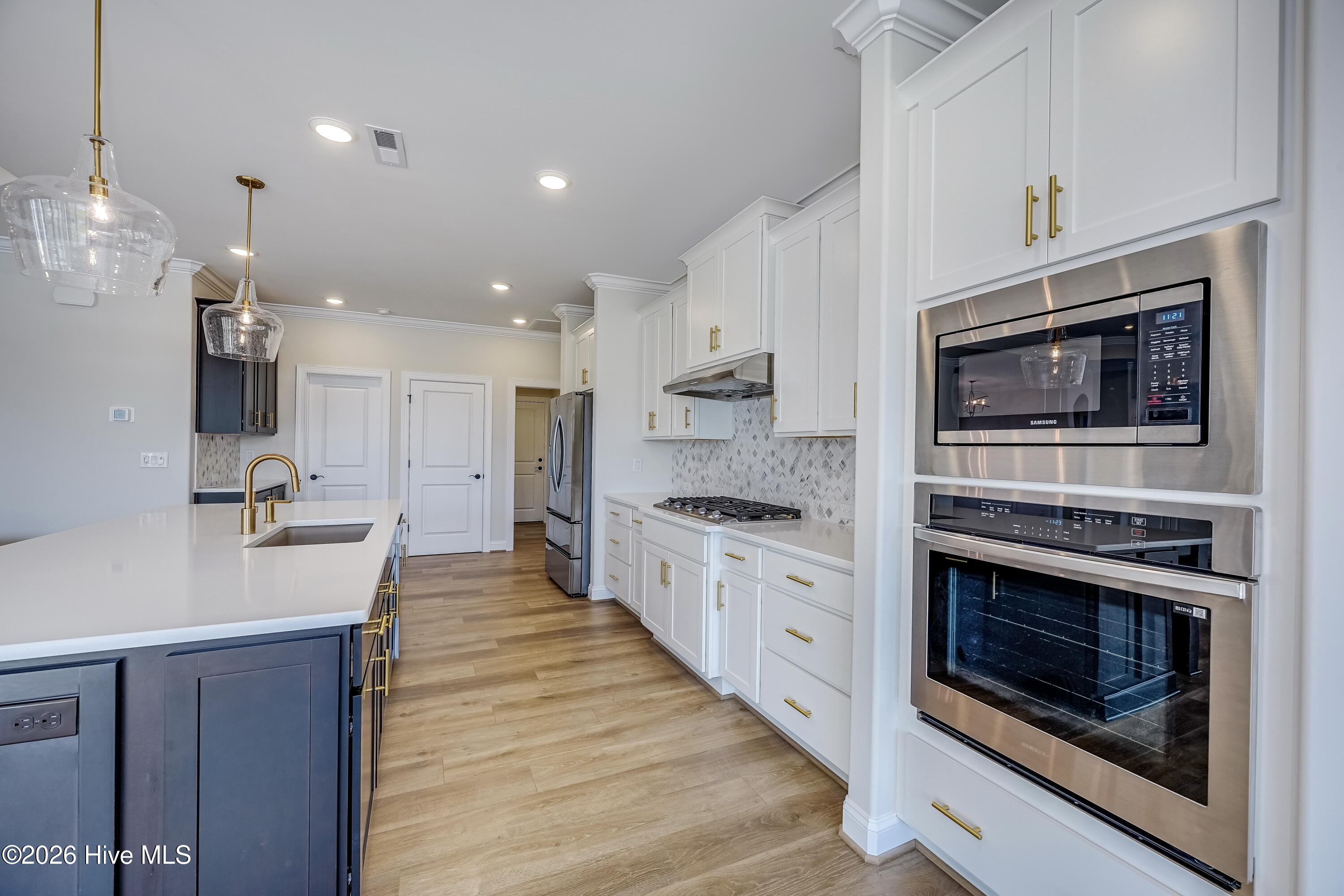 100564282 | Photo 11