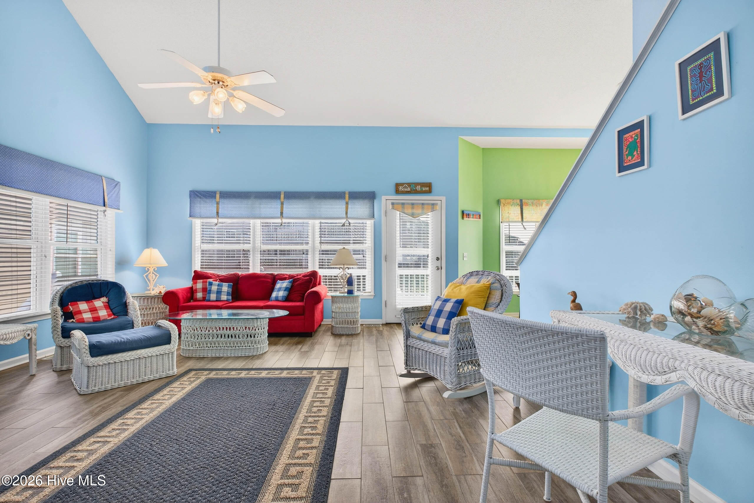 100563035 | Photo 23