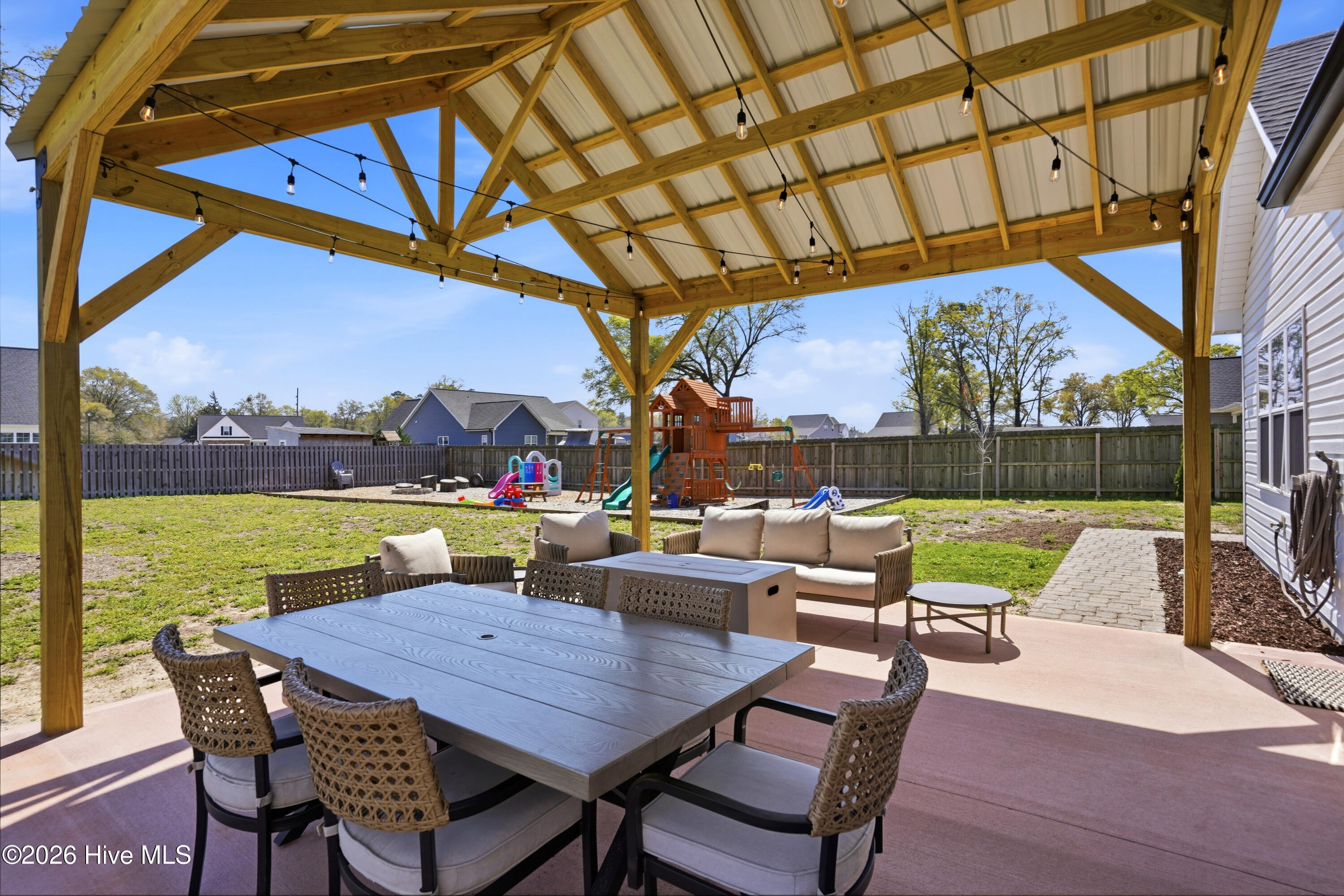 100561504 | Photo 35