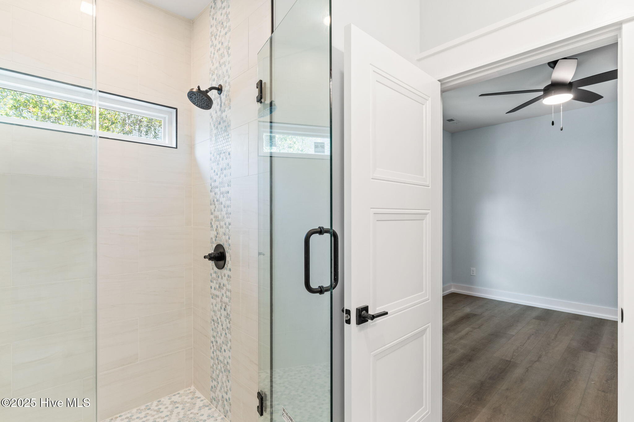 100523673 | Photo 40