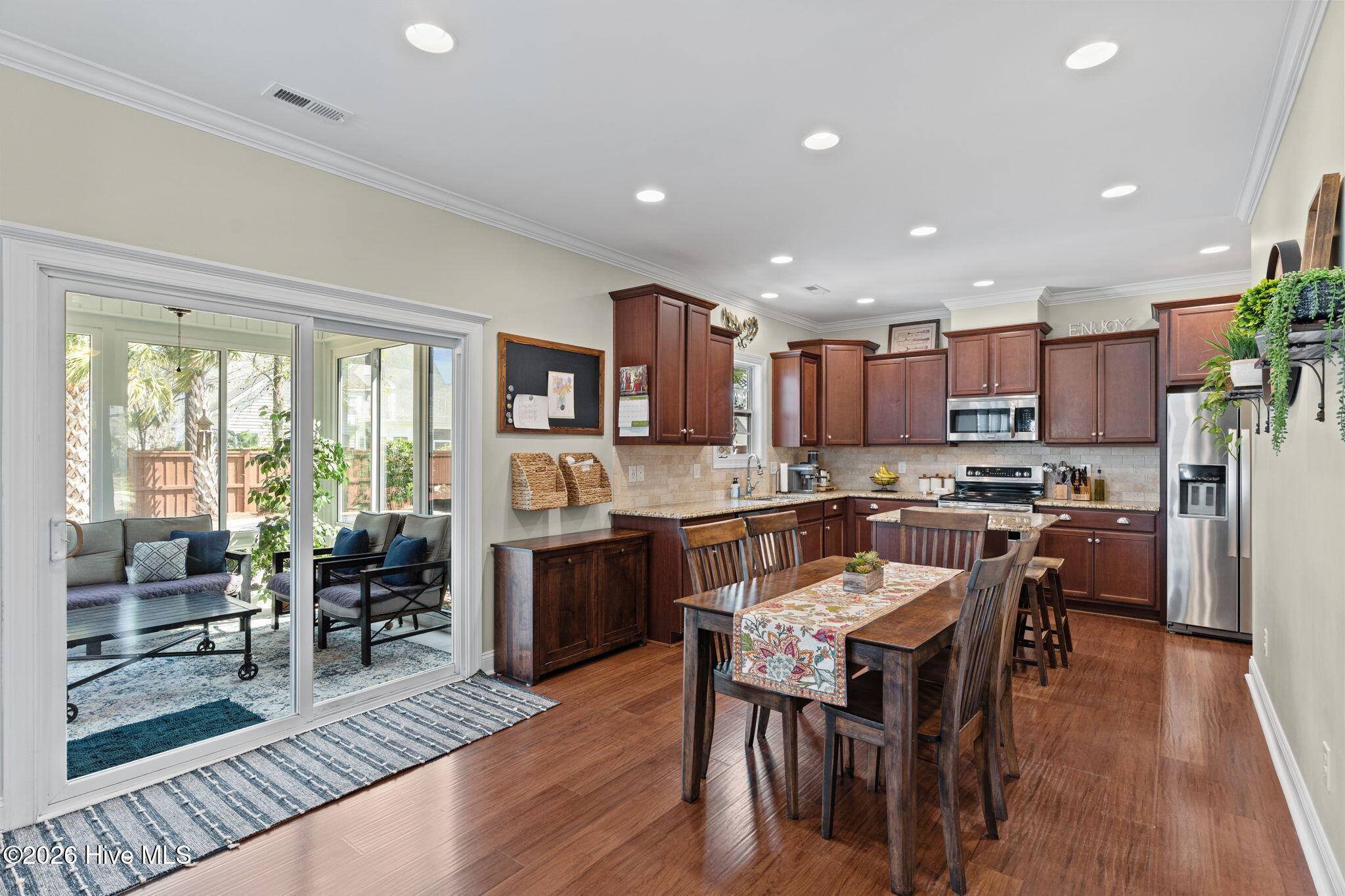 100564202 | Photo 11