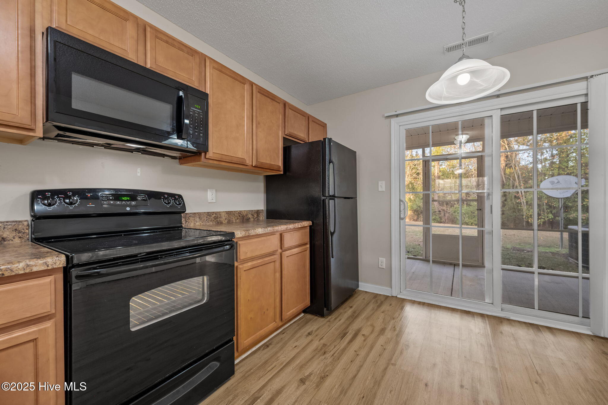 100543374 | Photo 17