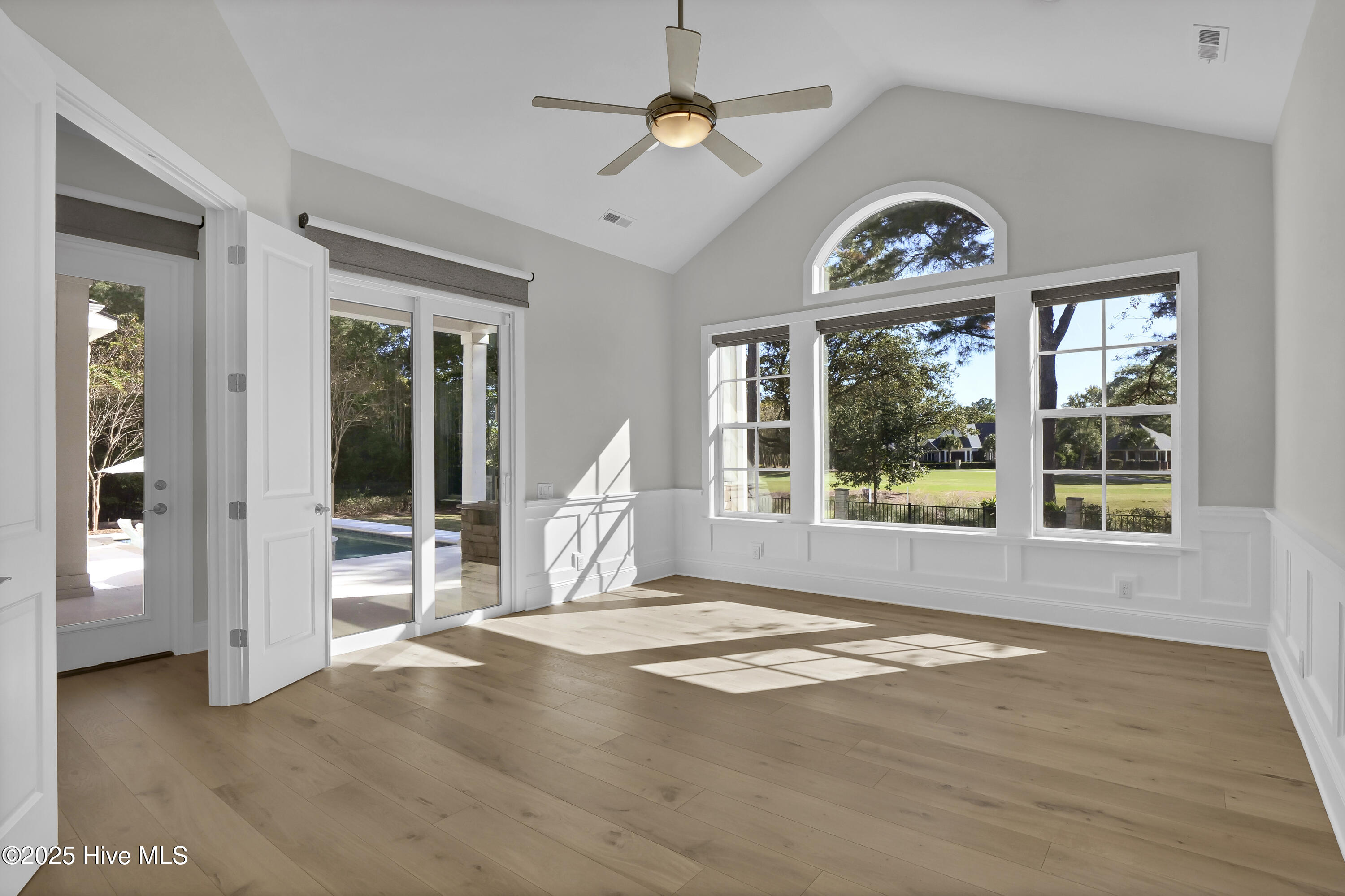 100538861 | Photo 36