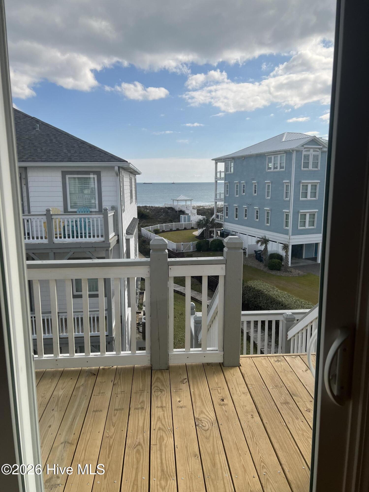 100563620 | Photo 44