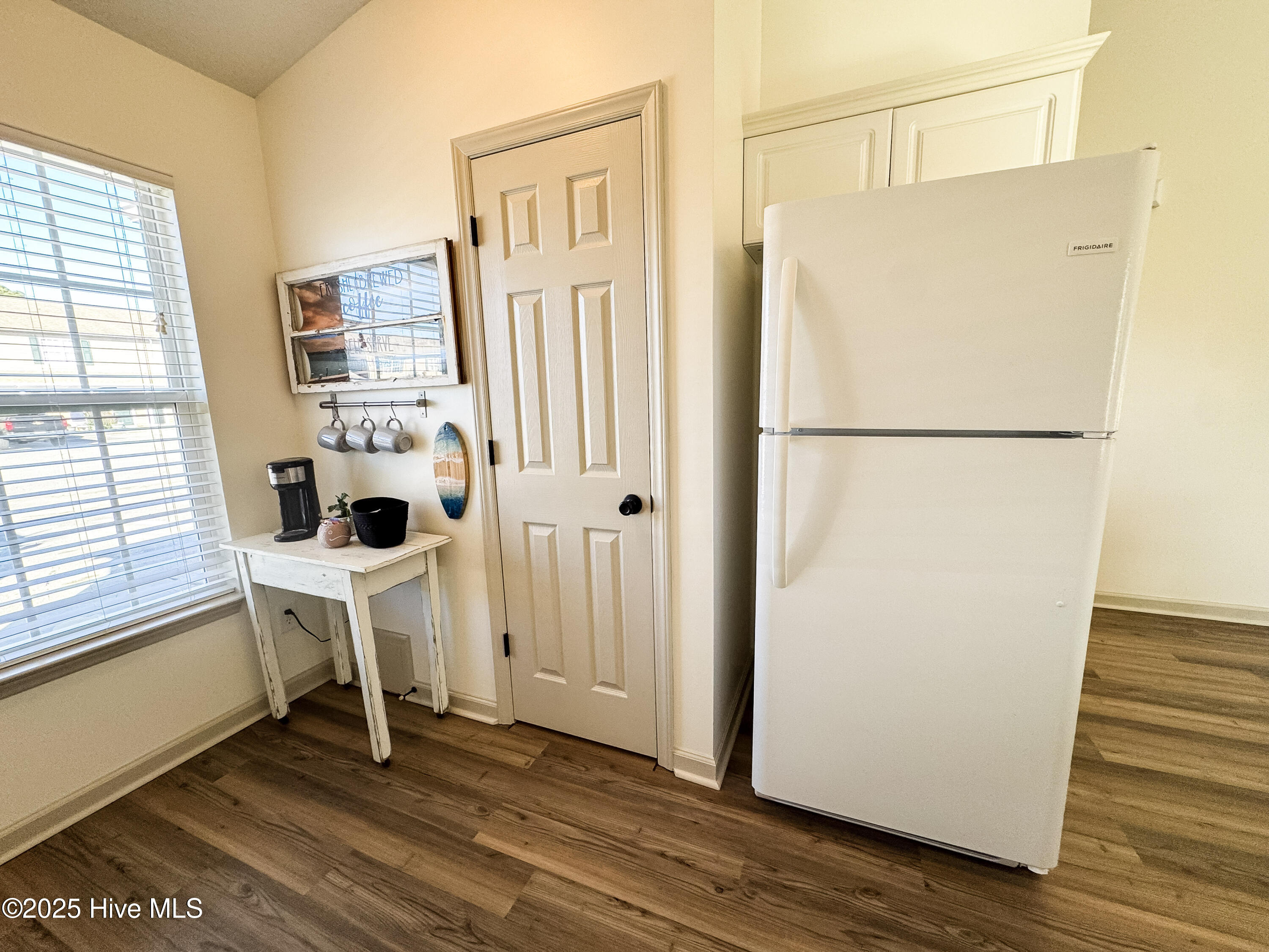 100541804 | Photo 14