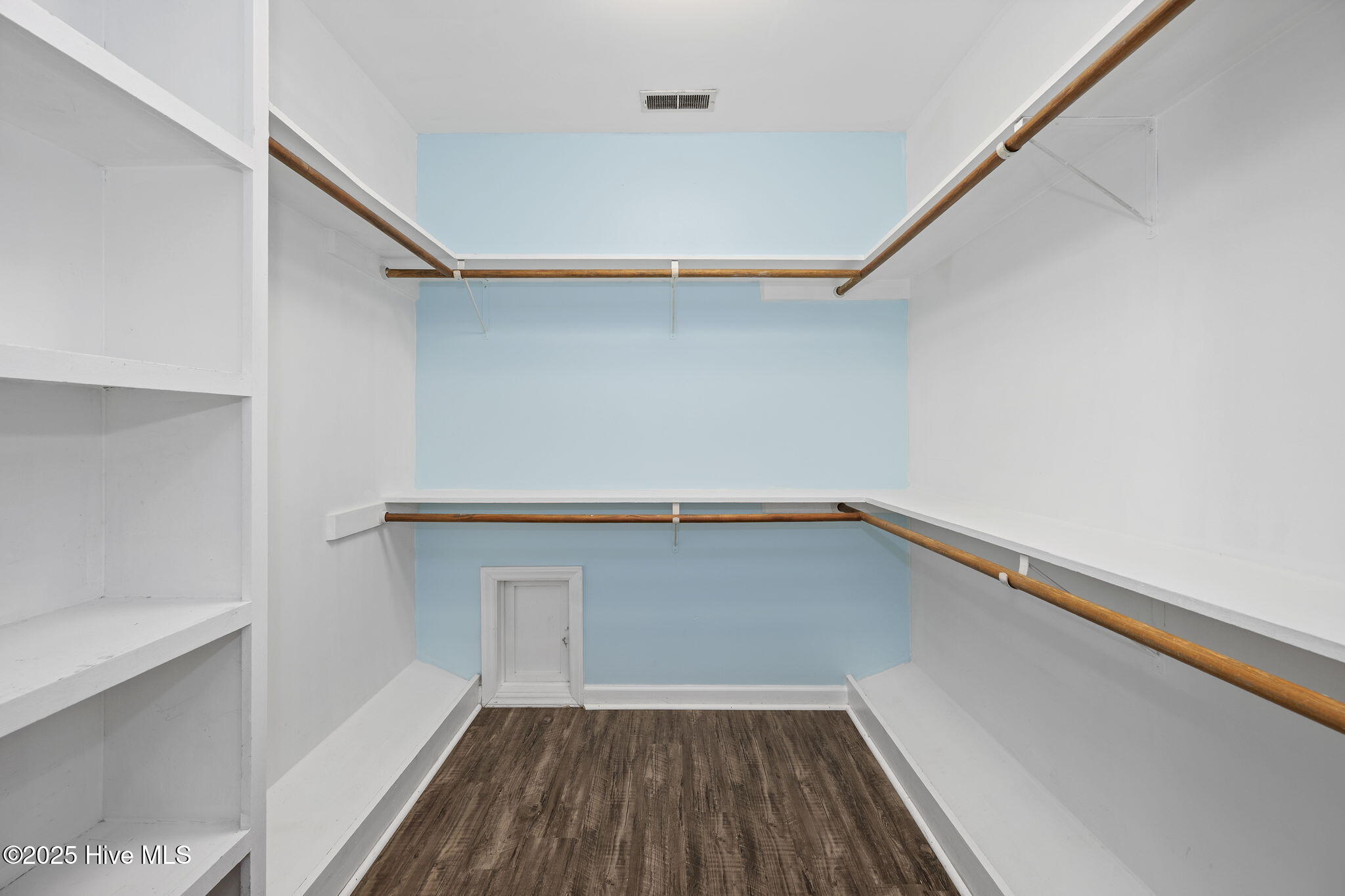 100542454 | Photo 45